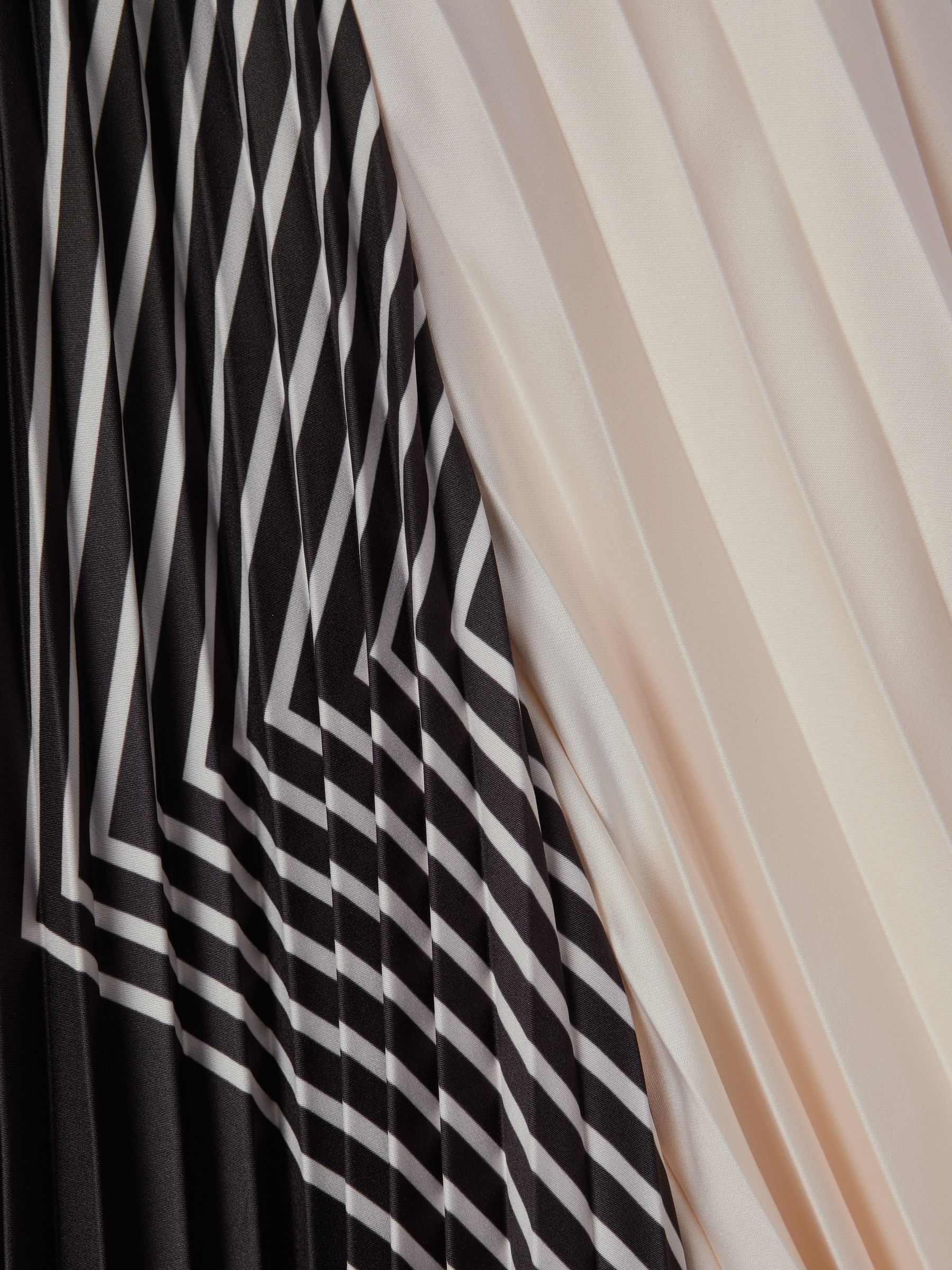 Teen Printed Pleated Dress in Navy - Image 6 of 6