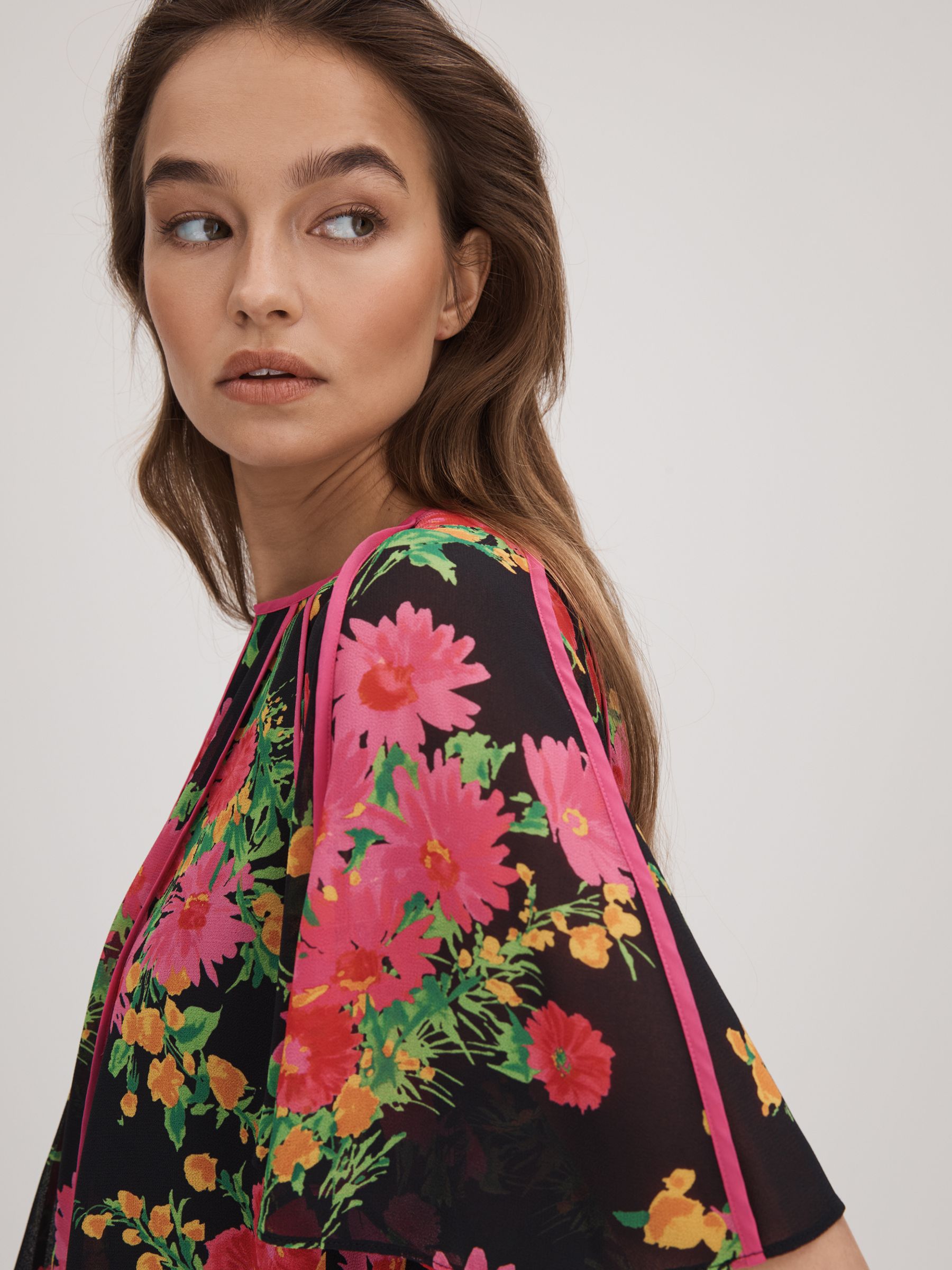 Florere Printed Flare Sleeve Blouse in Pink/Black - Image 4 of 6