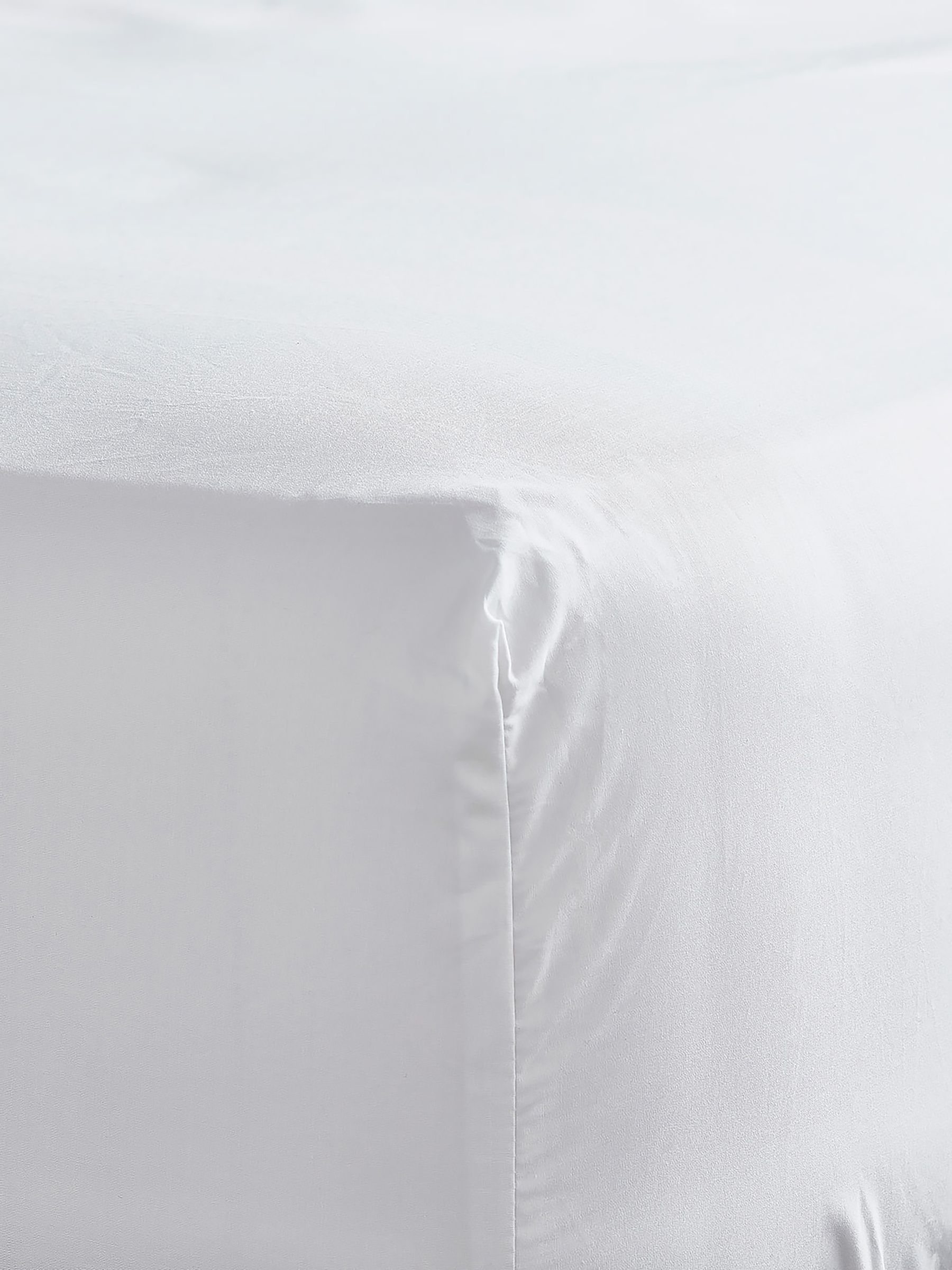 Bedfolk White Classic 100% Cotton Fitted Sheet - Image 1 of 4