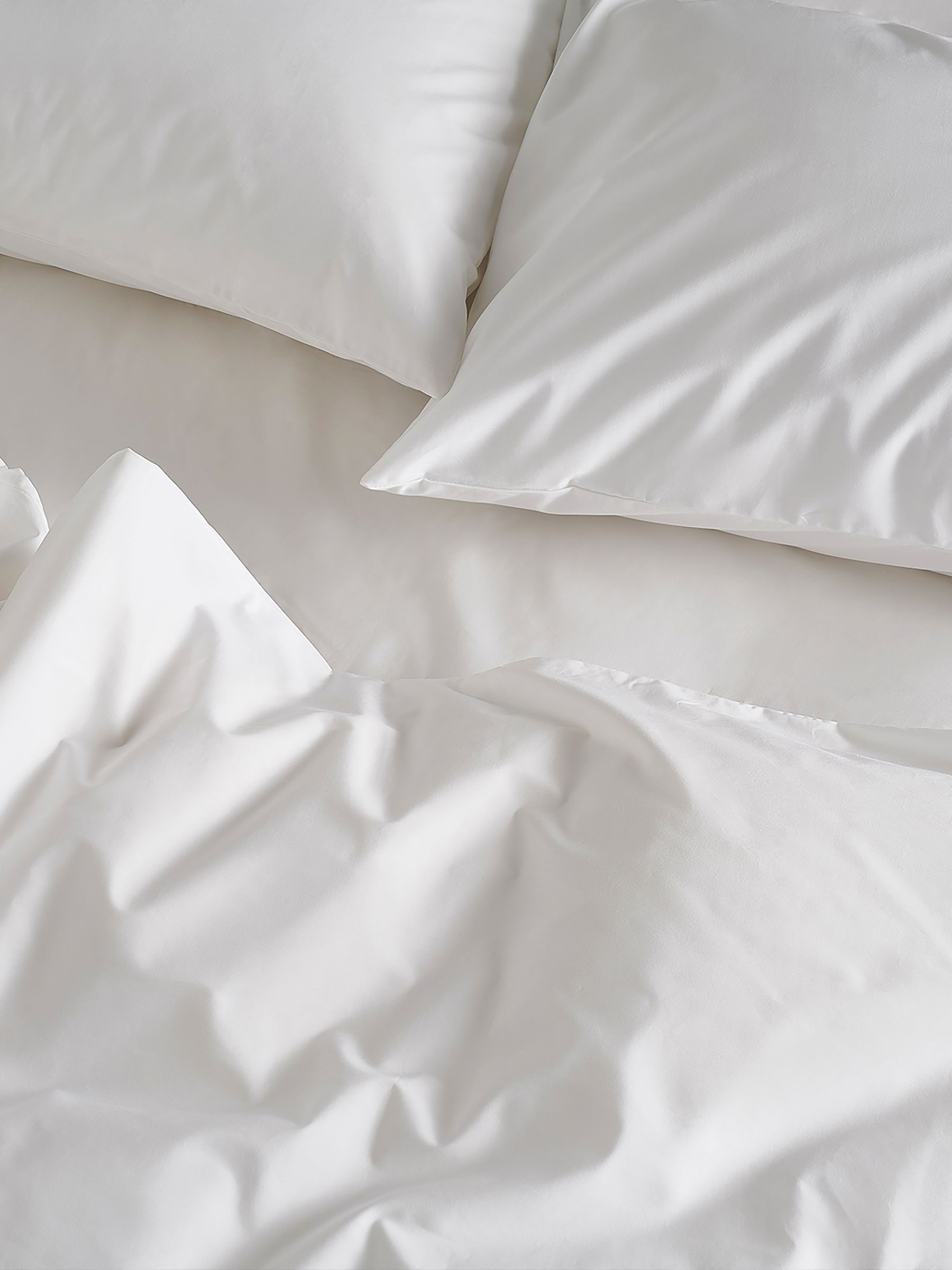 Bedfolk White Classic 100% Cotton Fitted Sheet - Image 3 of 4