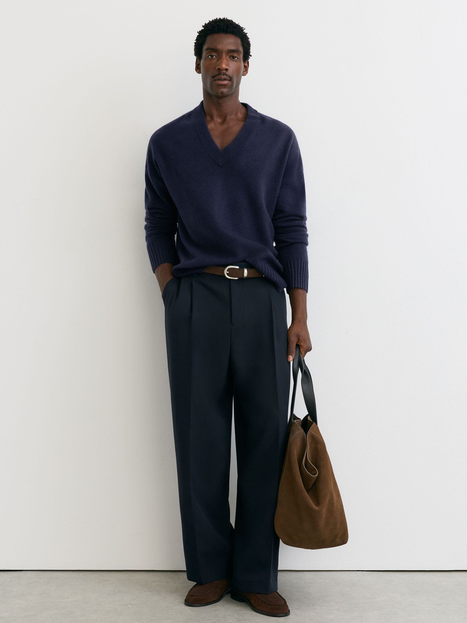 Wool-Cashmere V-Neck Jumper in Navy - Image 3 of 7