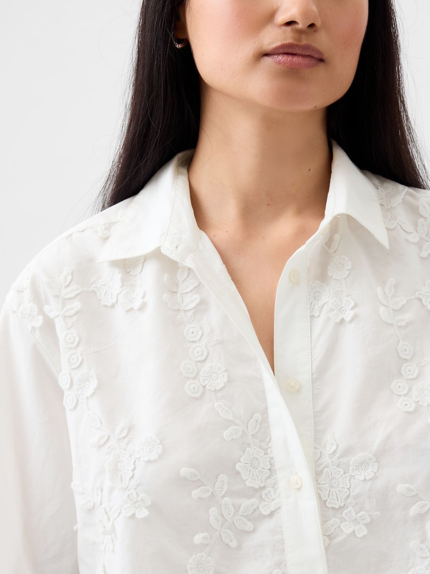 White Floral Embroidered Cropped Shirt - Image 4 of 5