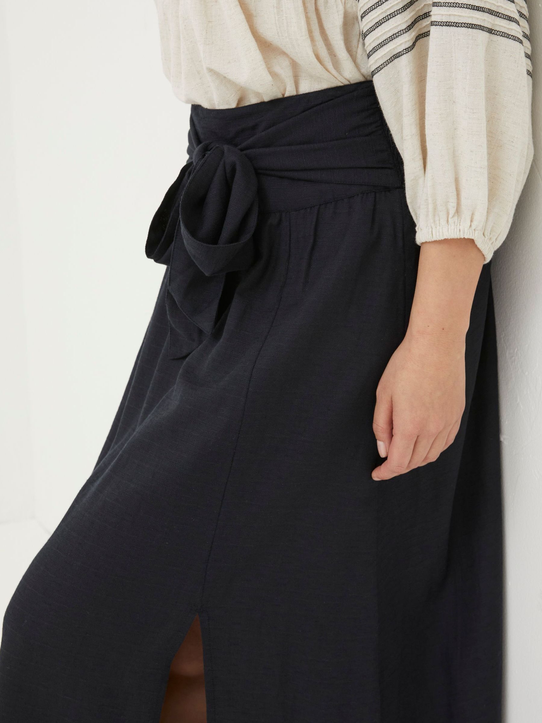 Sascha Black Midi Skirt With Linen - Image 4 of 5