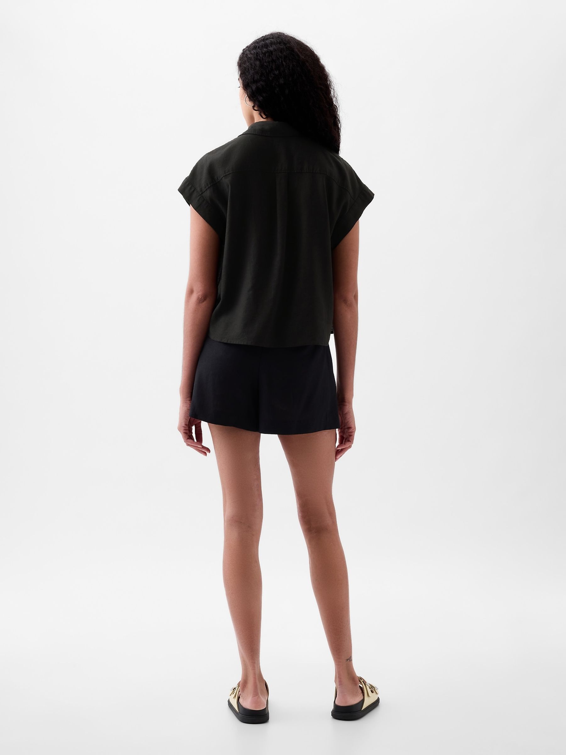 Black Linen-Blend Short Sleeve Cropped Shirt. - Image 2 of 4