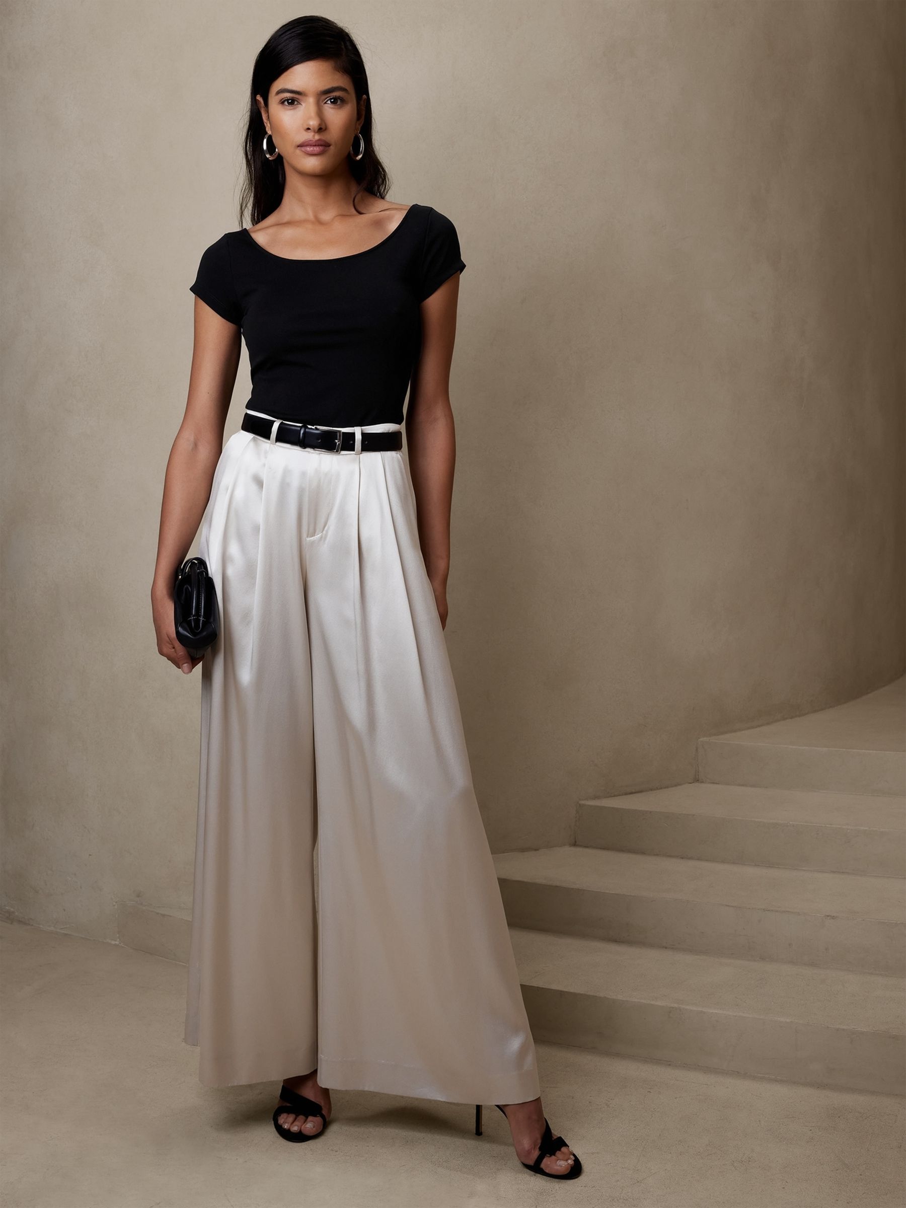 Banana Republic Black Refined Scoop-Neck T-Shirt - Image 1 of 2