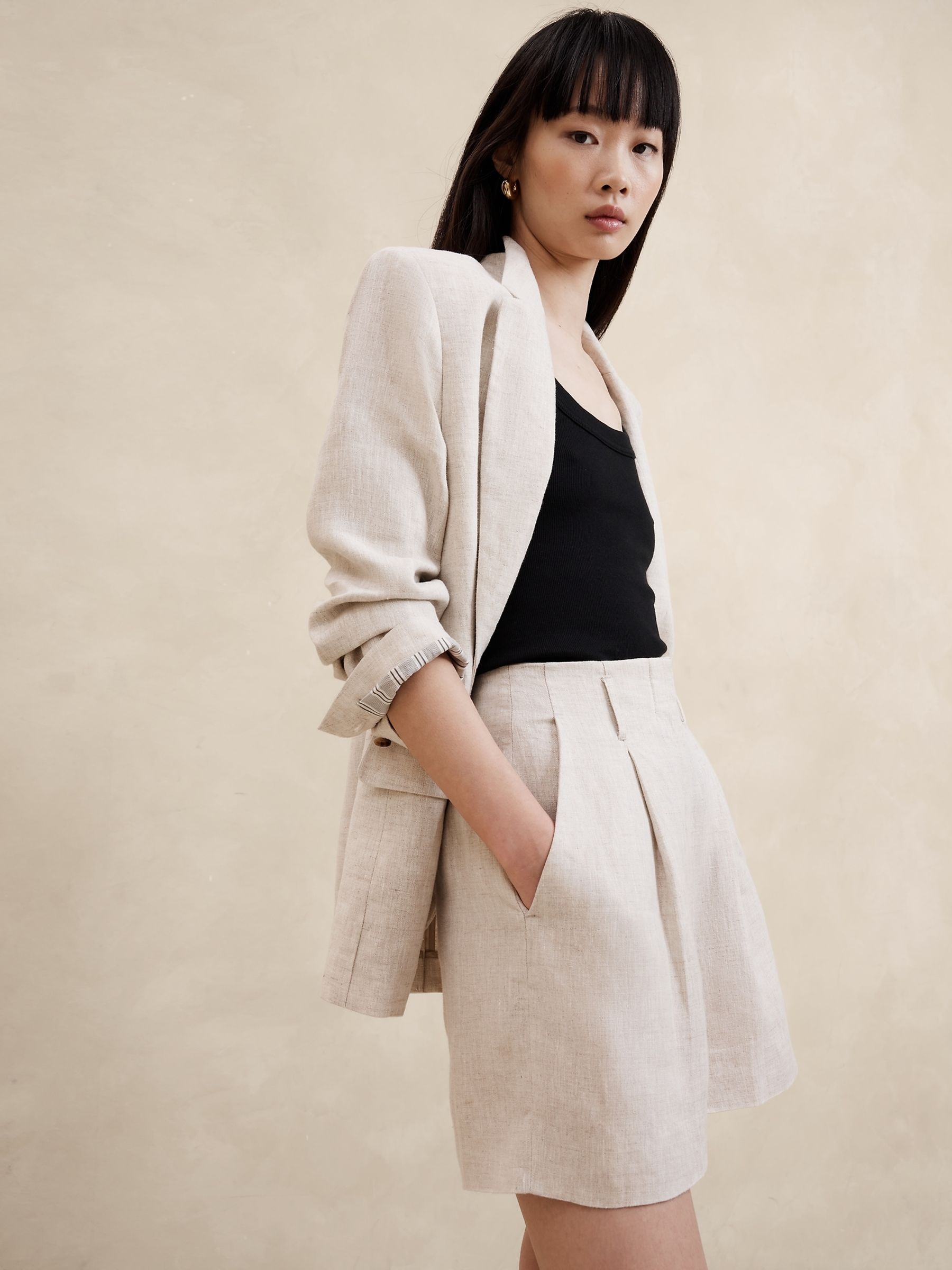Banana Republic Neutral Lina Pleated Linen Shorts - Image 3 of 4