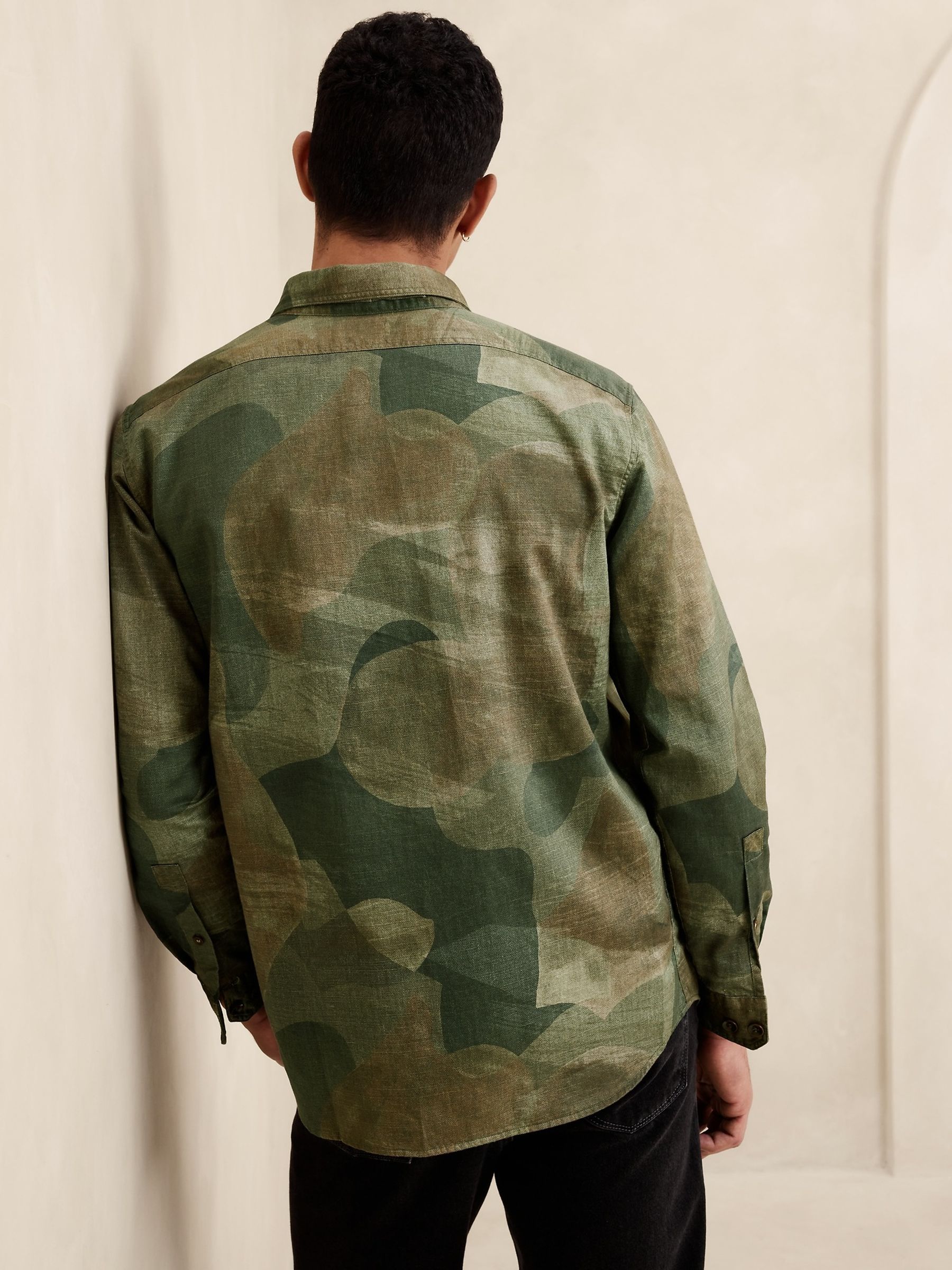 Banana Republic Khaki Green Expedition Cotton-Linen Shirt - Image 2 of 4