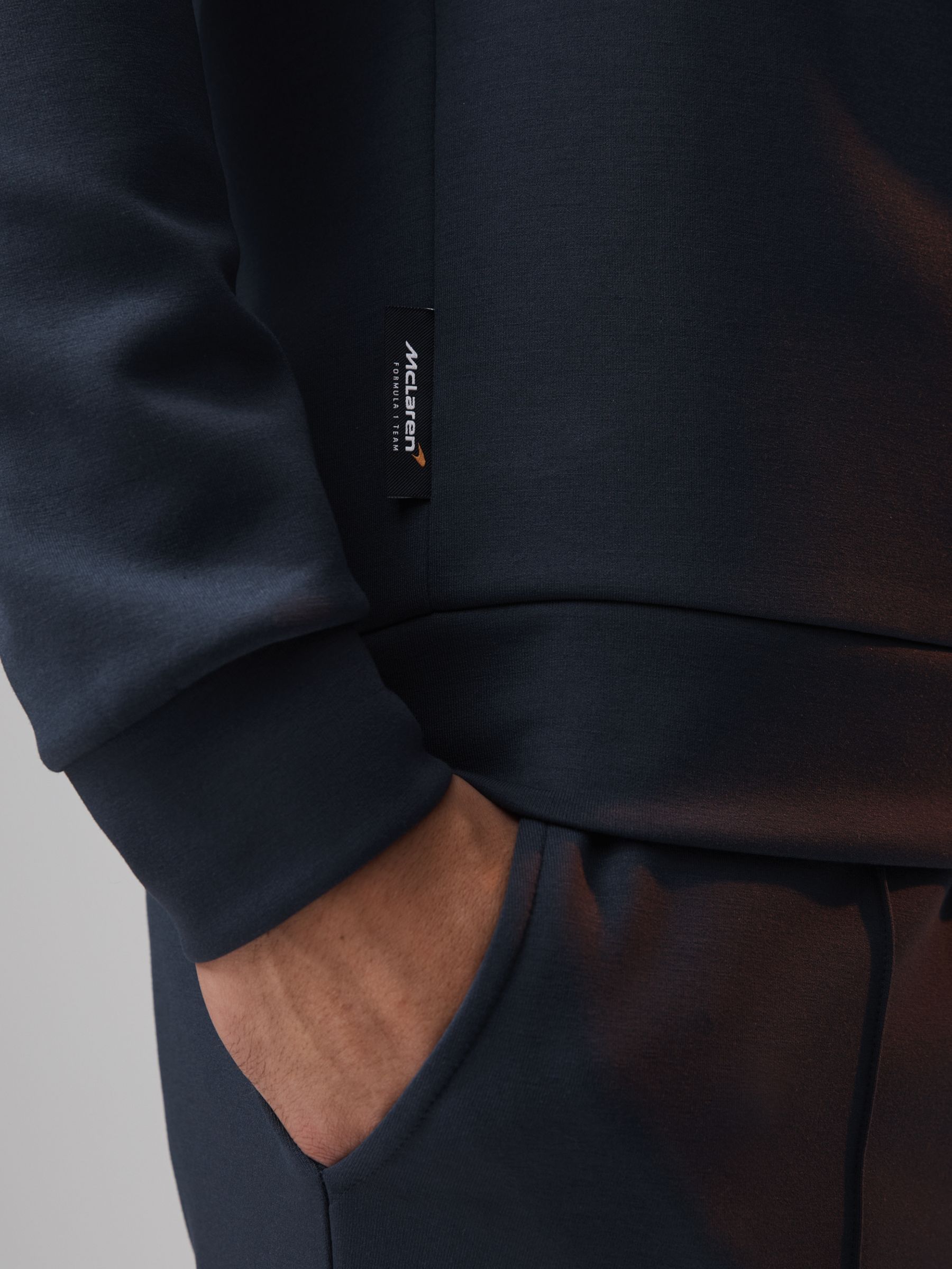 Sweat-shirt à capuche en jersey interlock, bleu armée de l'air McLaren F1 - Image 6 of 8
