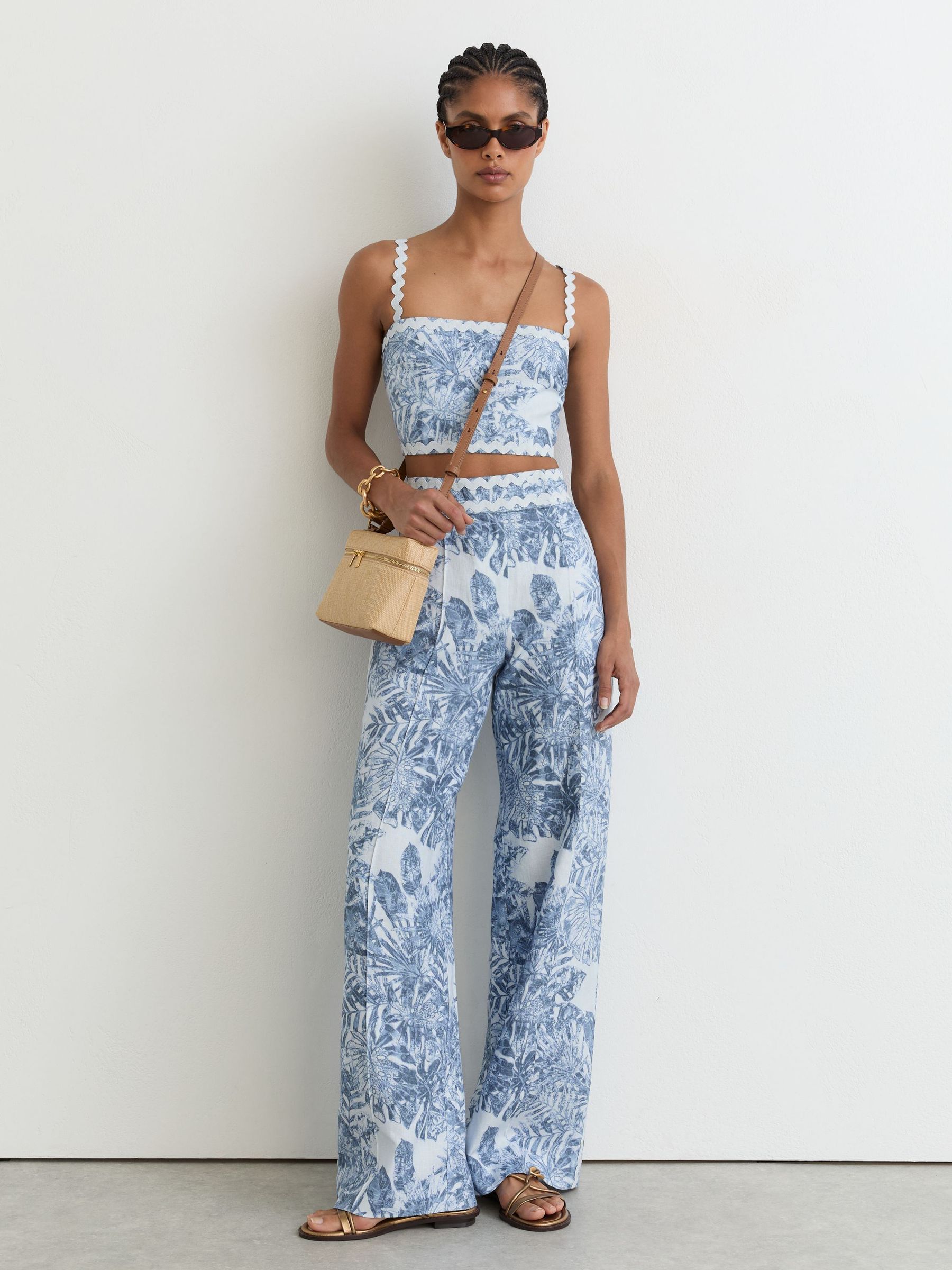 Linen Wave-Trim Cropped Cami Top in Blue - Image 3 of 6