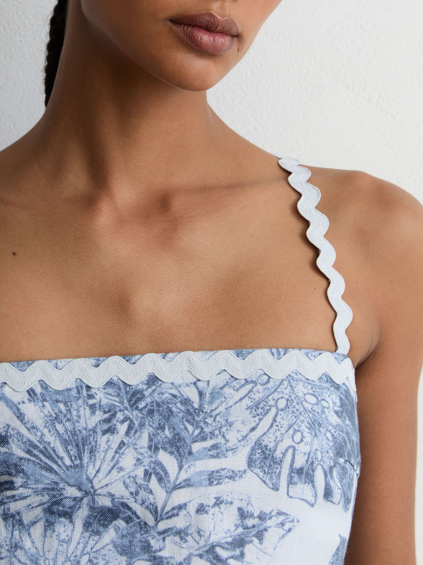 Linen Wave-Trim Cropped Cami Top in Blue - Image 4 of 6