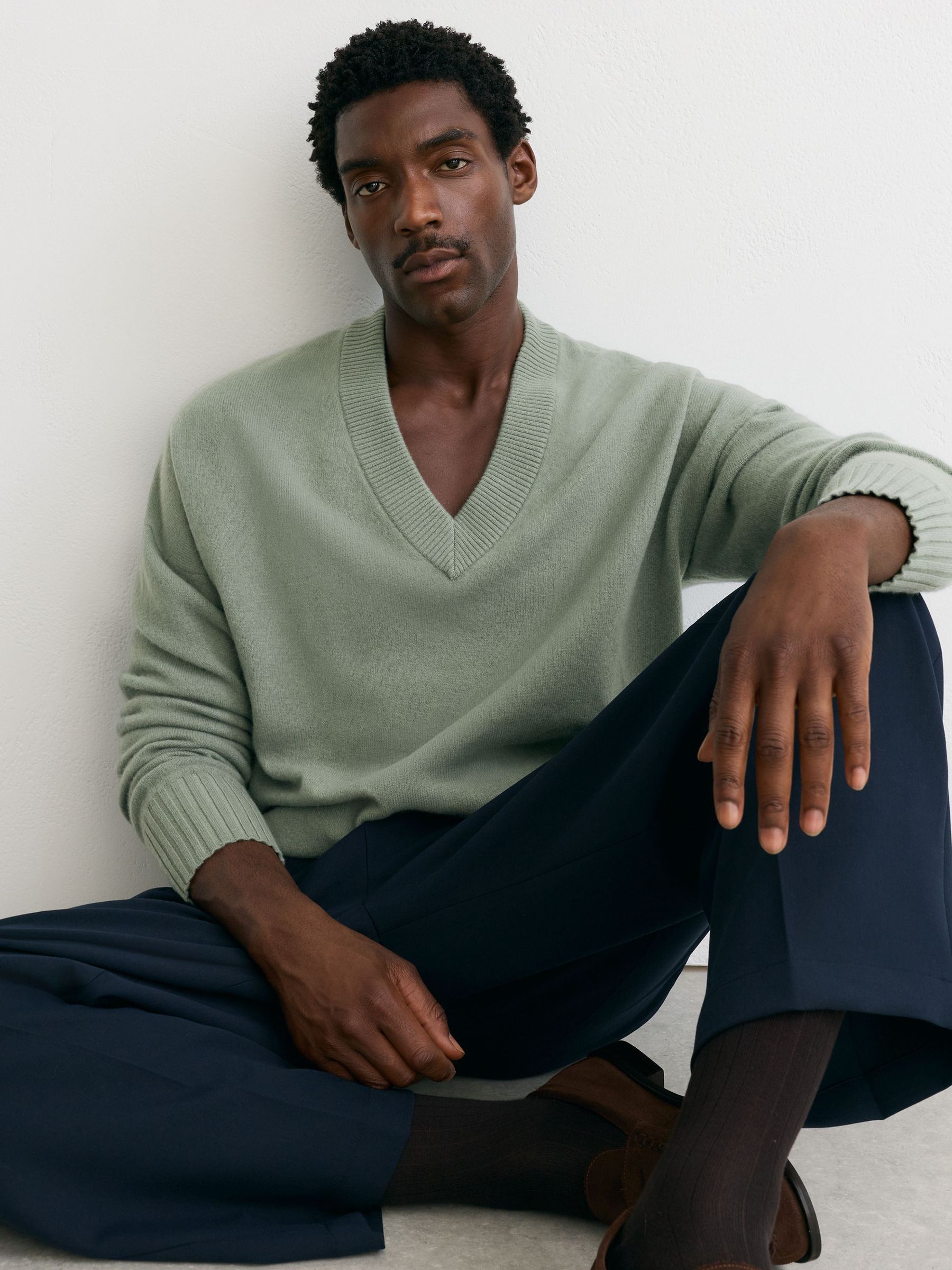 Wool-Cashmere V-Neck Jumper in Pale Sage Green - Image 4 of 7