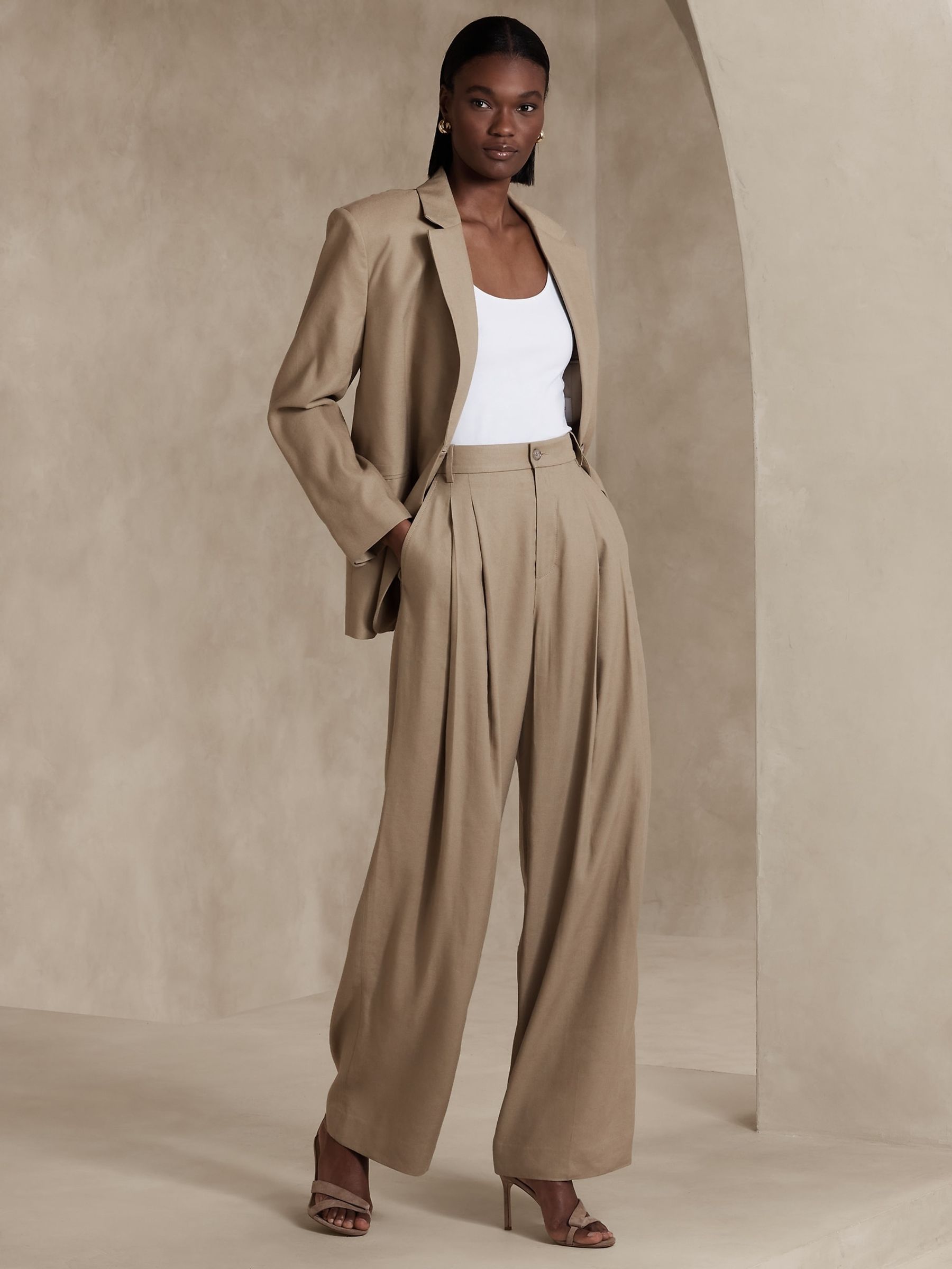 Banana Republic White Refined Scoop Neck Tank Vest - Image 3 of 4