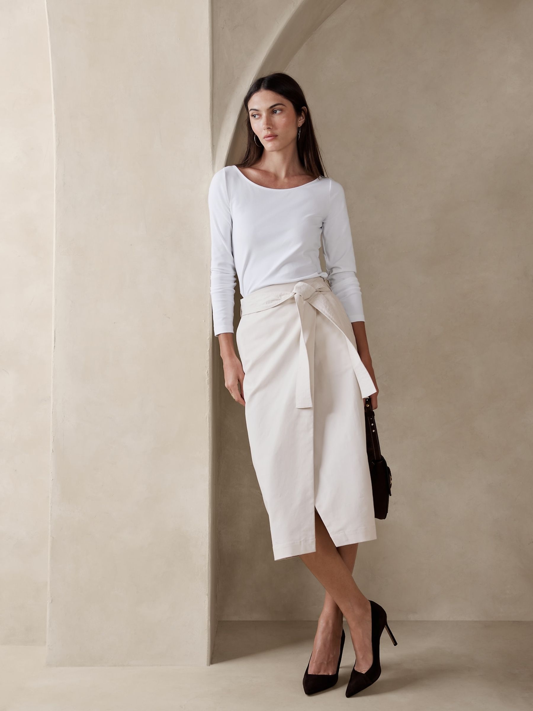 Banana Republic White Refined Scoop Neck T-Shirt - Image 1 of 1