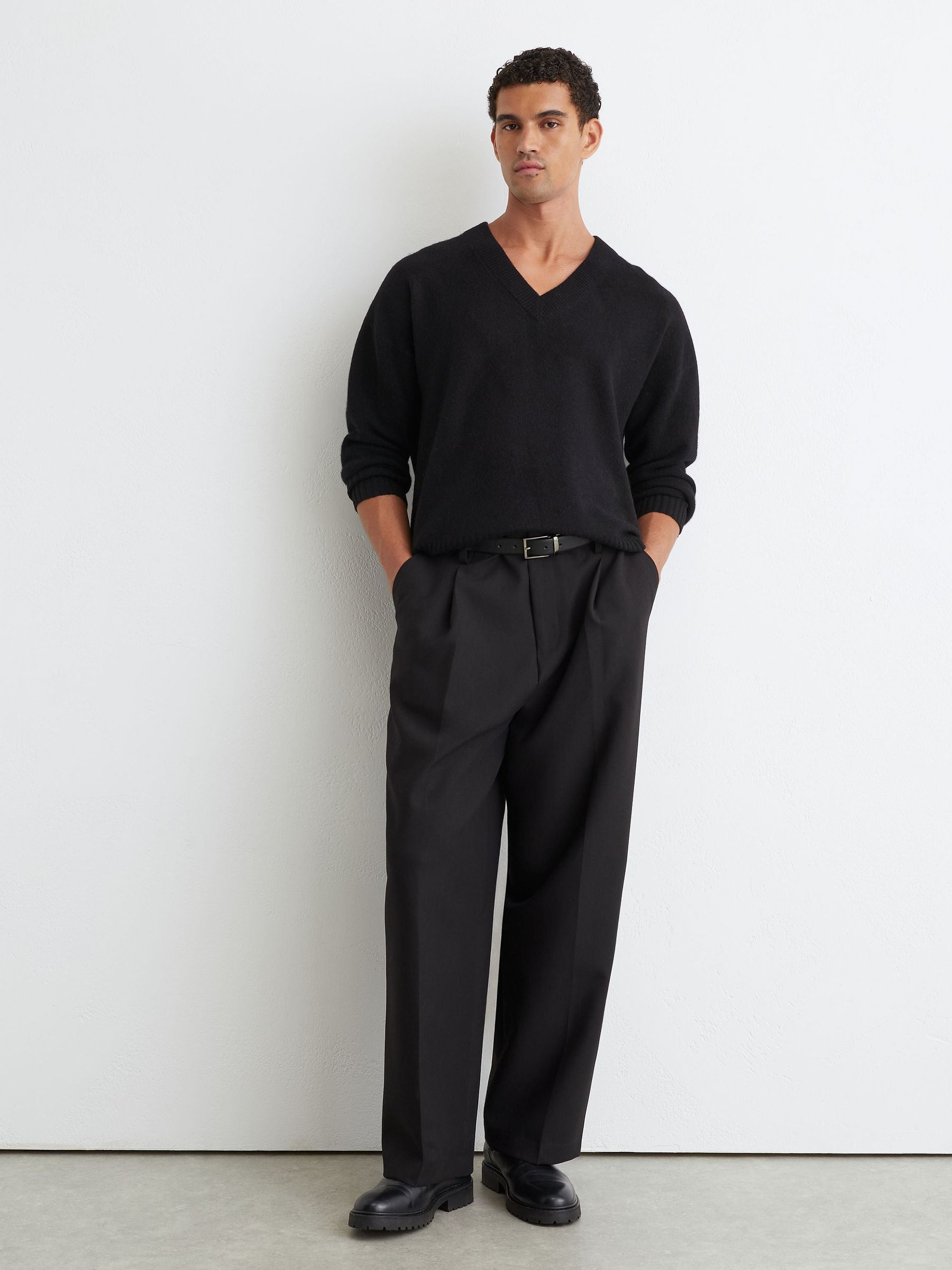 Wool-Cashmere V-Neck Jumper in Black - Image 3 of 6
