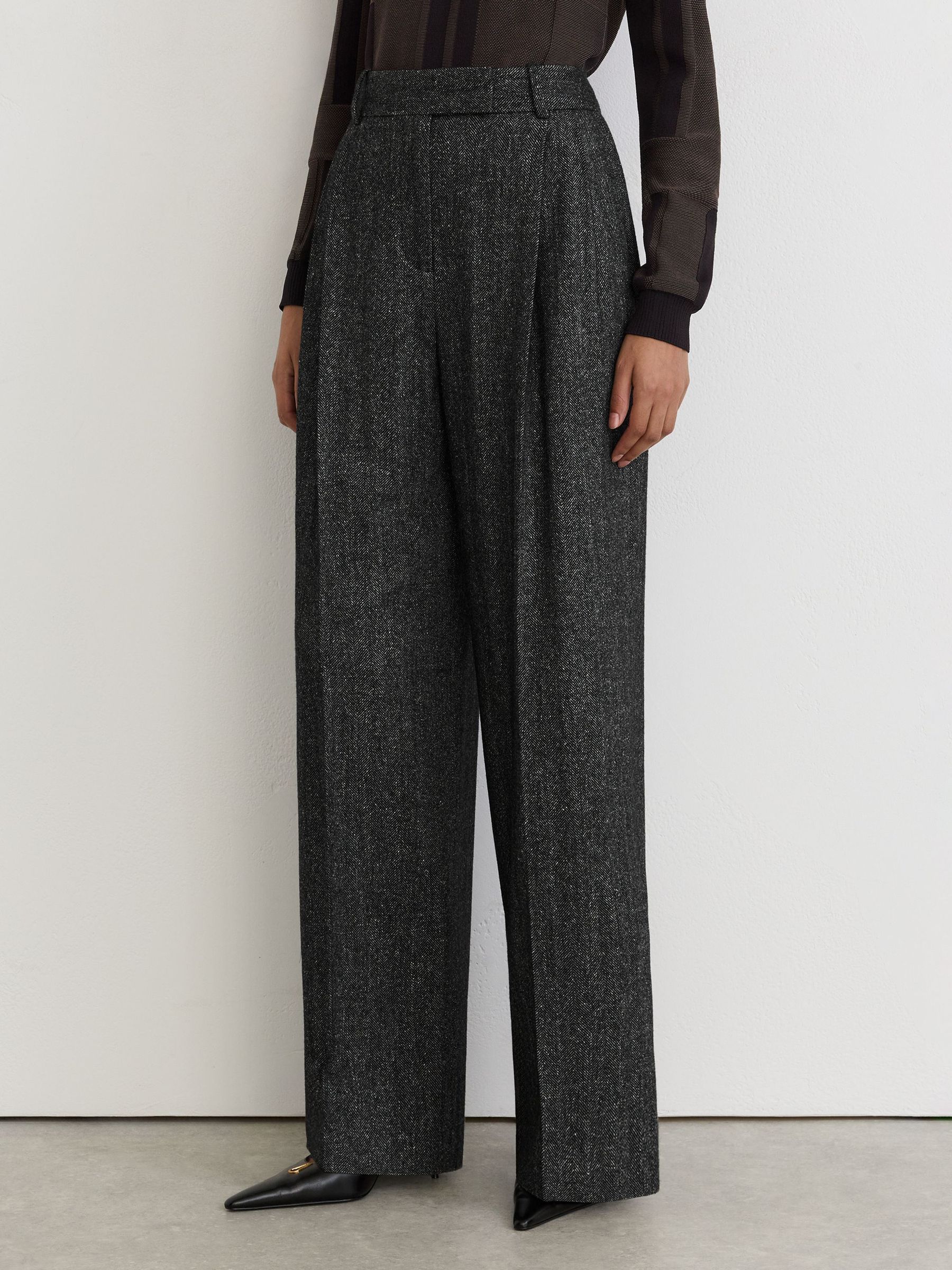 Wool-Silk Herringbone Wide-Leg Trousers in Dark Grey - Image 4 of 8
