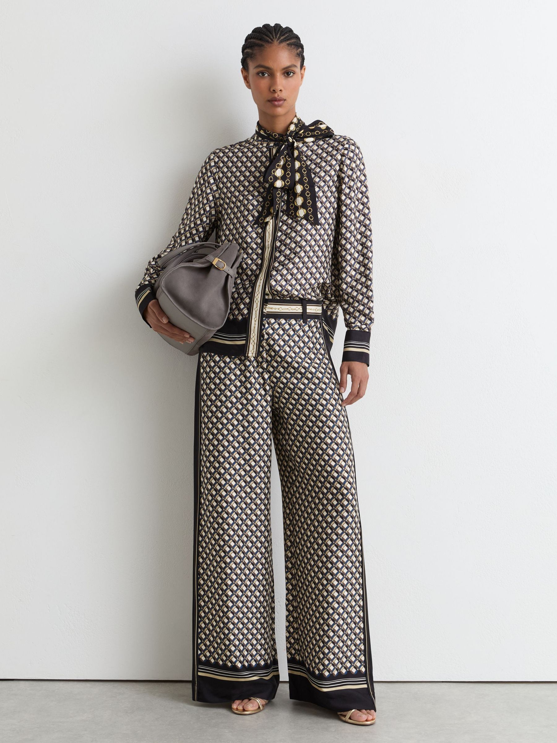 Scarf-Print Wide-Leg Trousers in Navy/Gold - Image 4 of 8