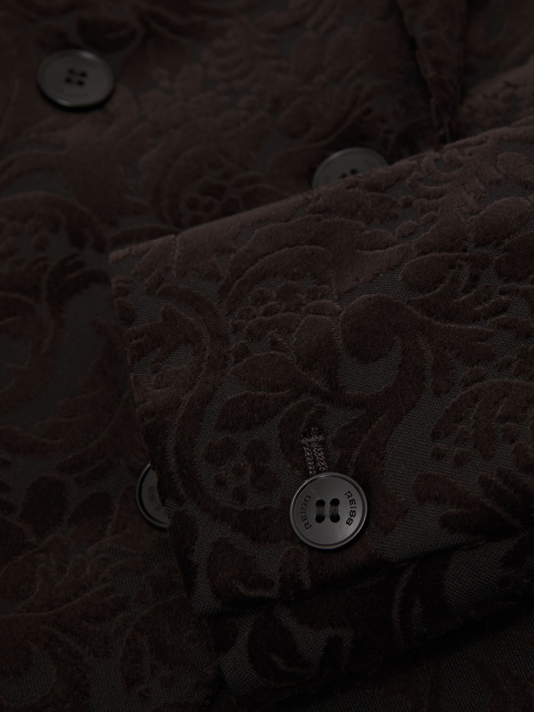 Blazer de costume à double boutonnage en velours floqué petites tailles en marron chocolat - Image 10 de 11