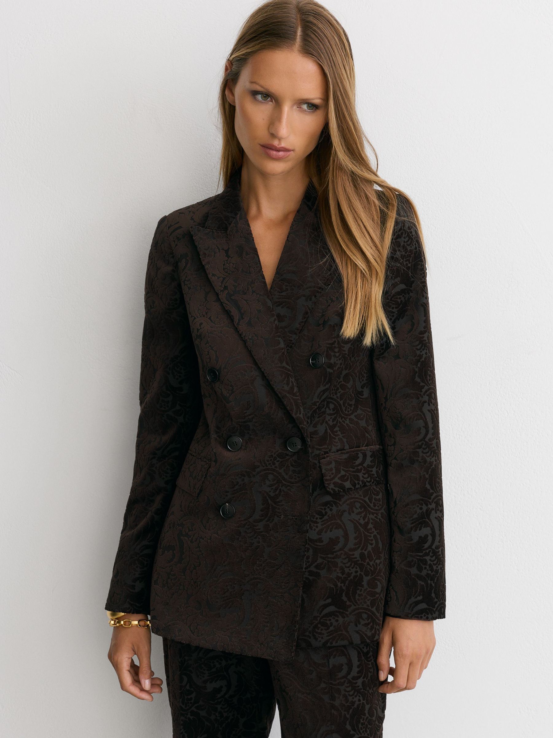 Blazer de costume à double boutonnage en velours floqué petites tailles en marron chocolat - Image 7 de 11
