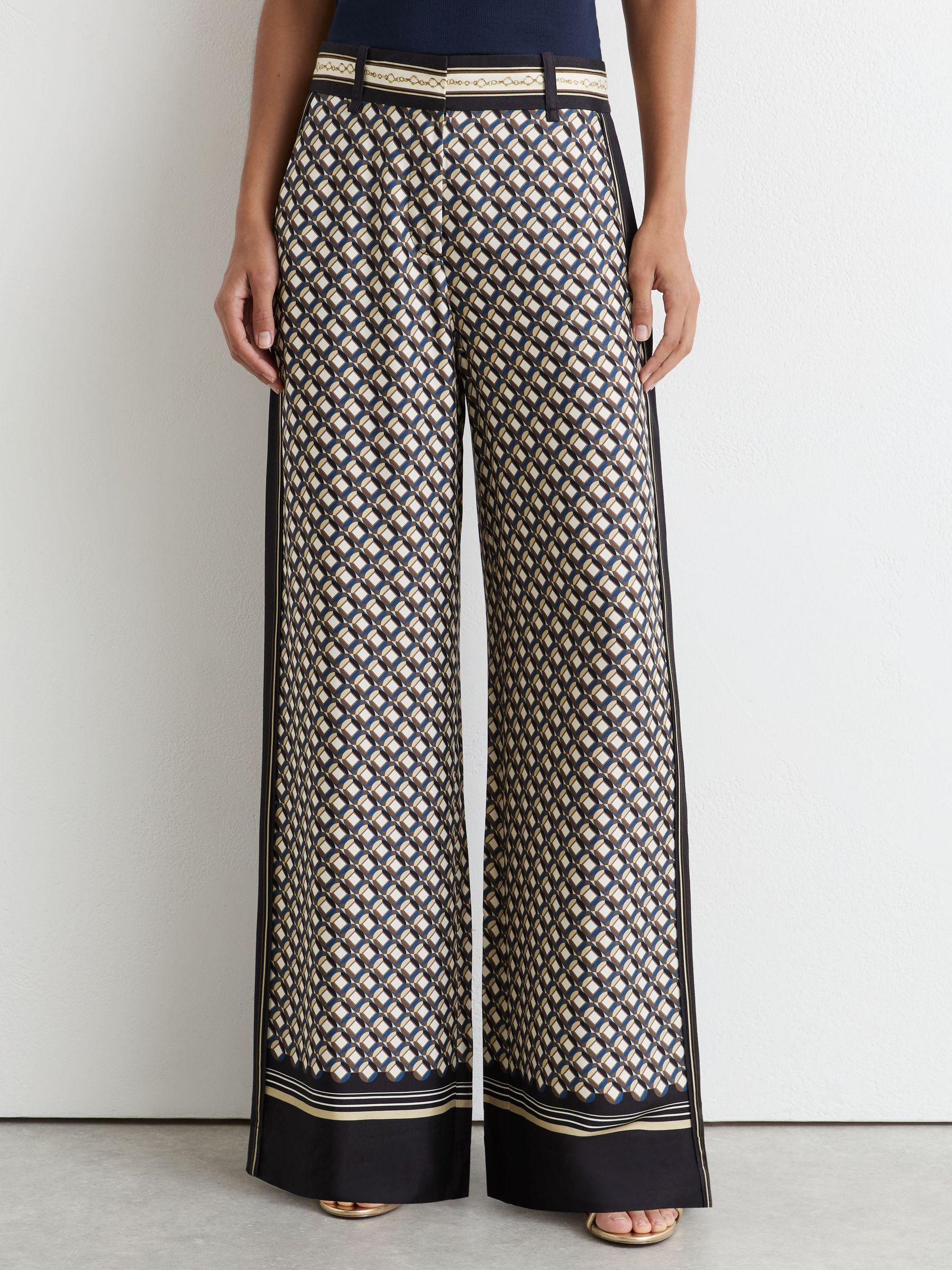 Petite Hose mit weitem Bein mit Schalprint in Marineblau/Gold - Bild 4 von 7