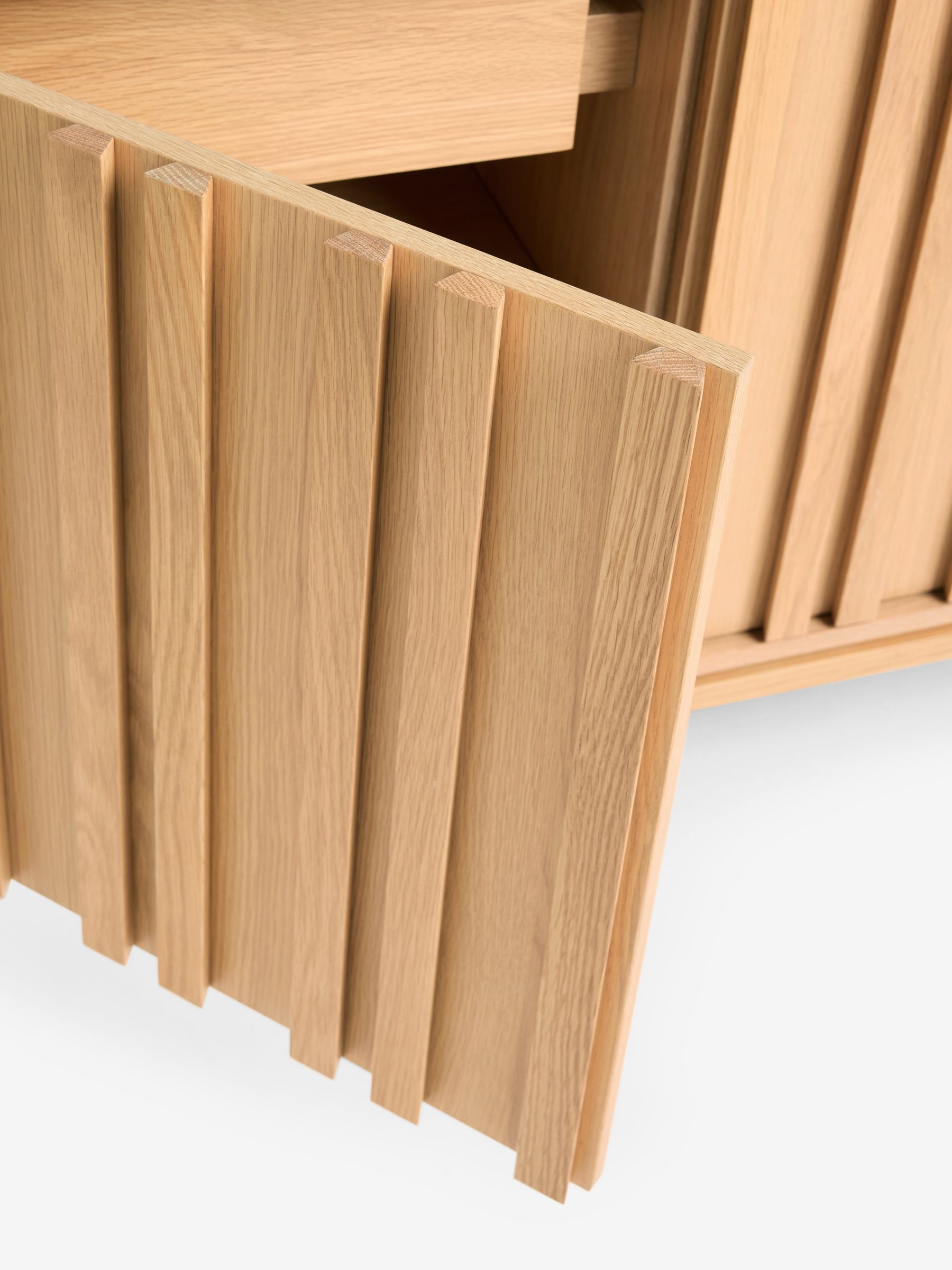 Jasper Conran London Oak Belgrave Small Sideboard - Image 12 of 12