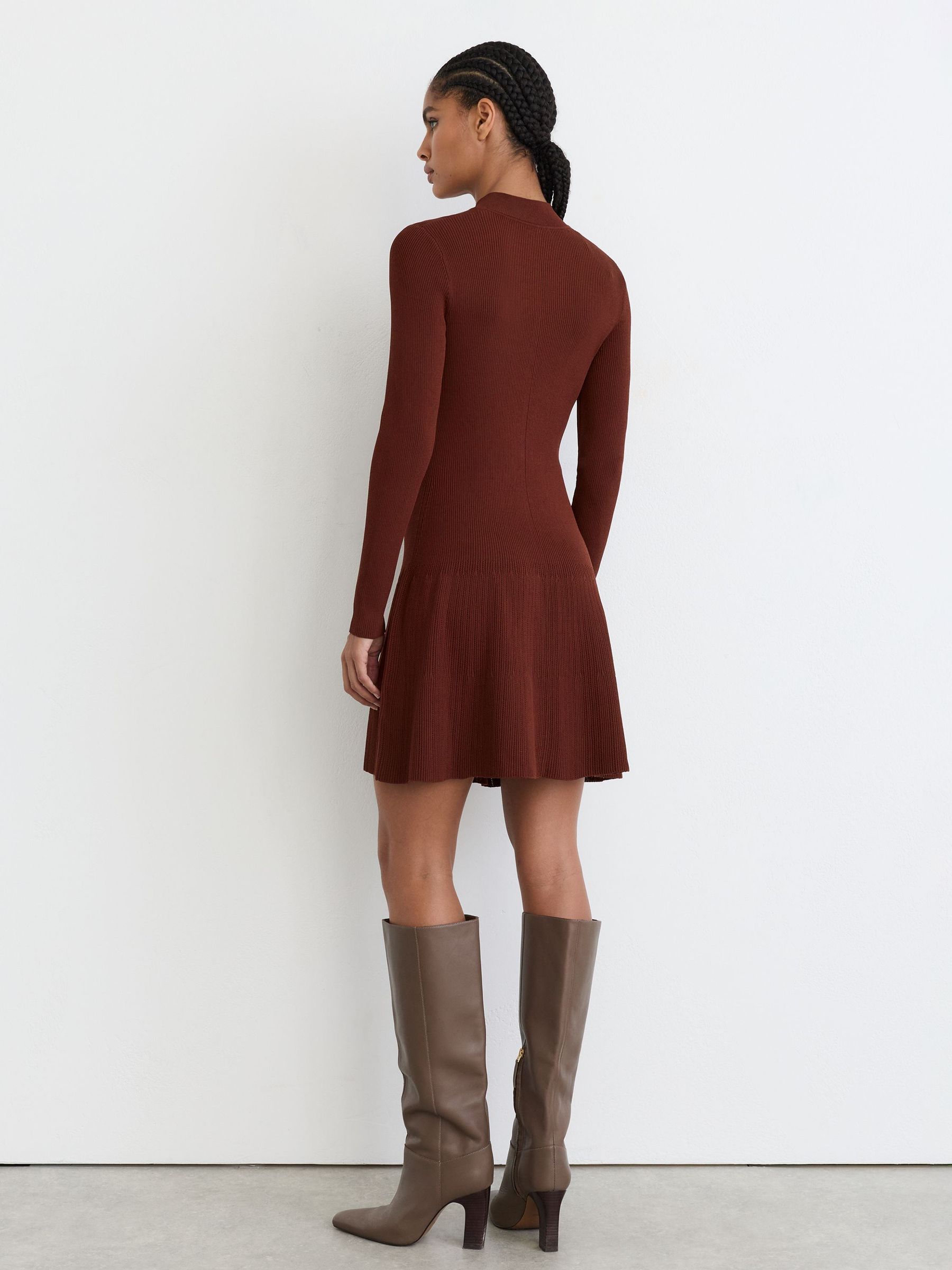 Rib-Knit Half-Button Mini Dress in Rust - Billede 8 af 9