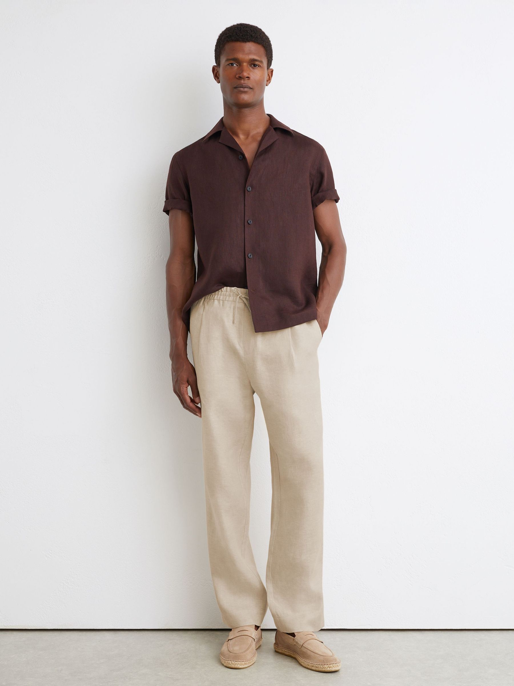 Linen Relaxed-Fit Drawstring Trousers in Natural - 圖片 1/6