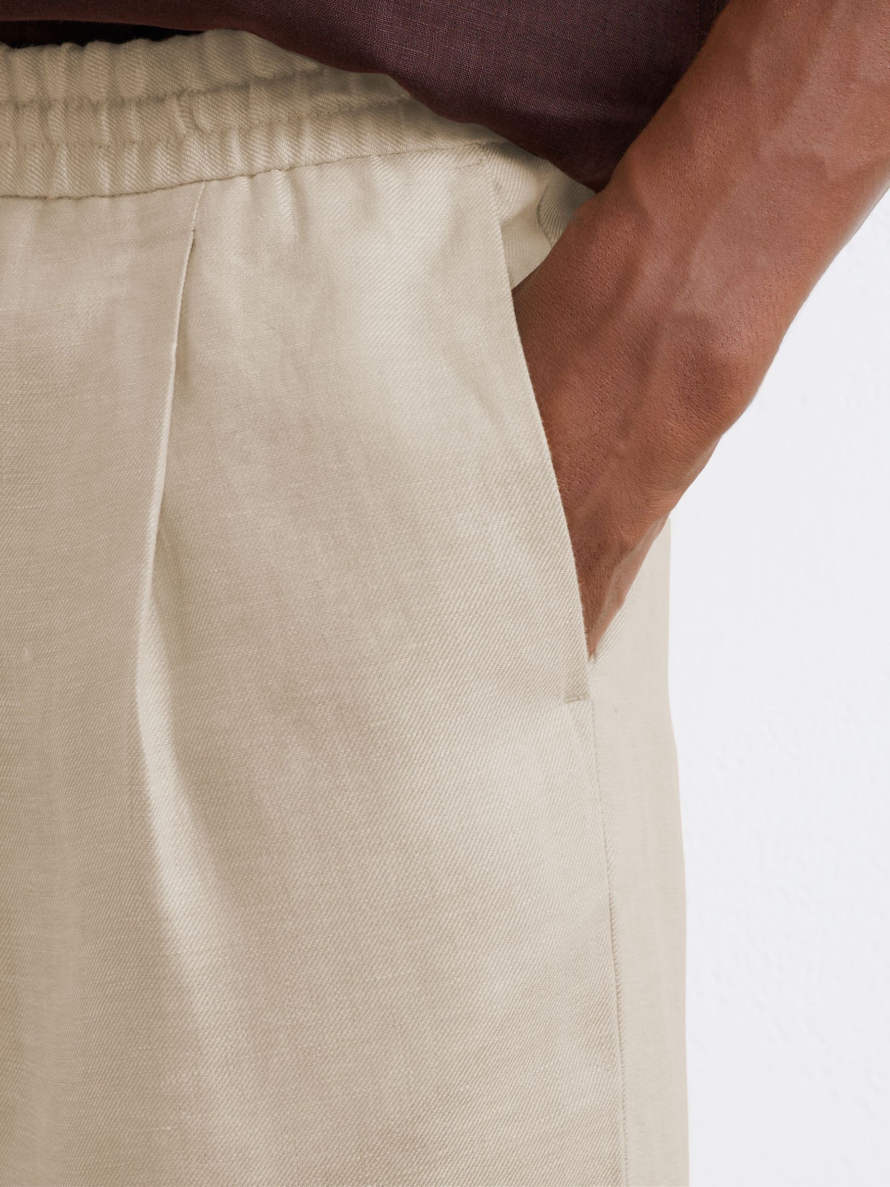 Linen Relaxed-Fit Drawstring Trousers in Natural - 圖片 4/6