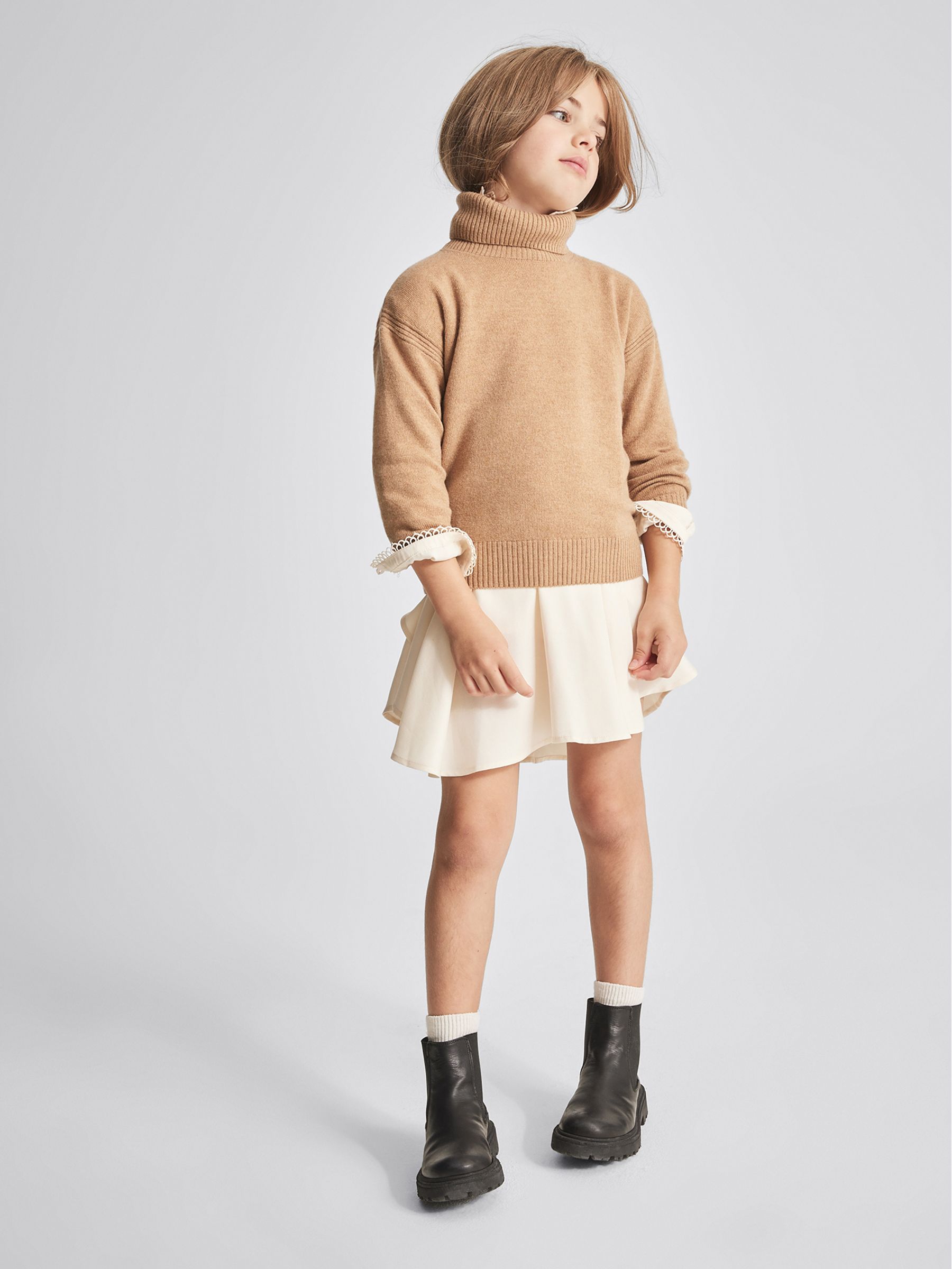 Knitted Cashmere Mix Roll Neck Jumper in Camel - 圖片 1/5