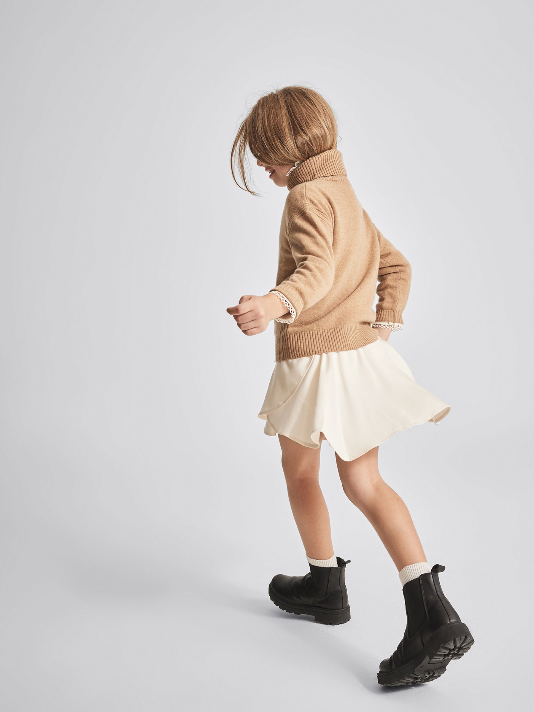 Knitted Cashmere Mix Roll Neck Jumper in Camel - 圖片 3/5