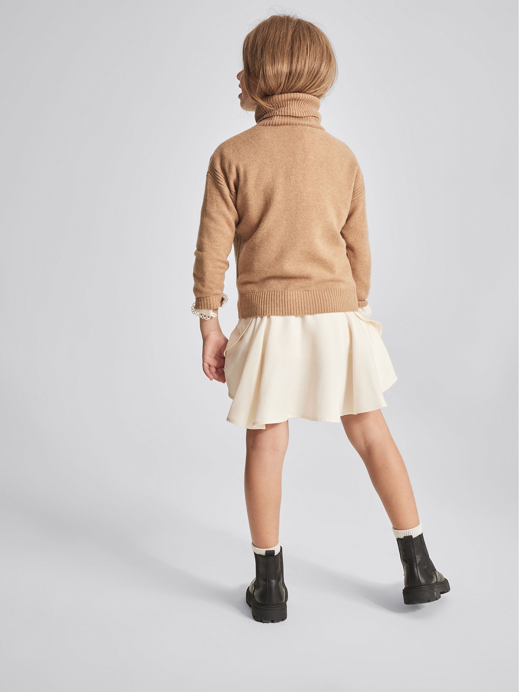 Knitted Cashmere Mix Roll Neck Jumper in Camel - 圖片 4/5