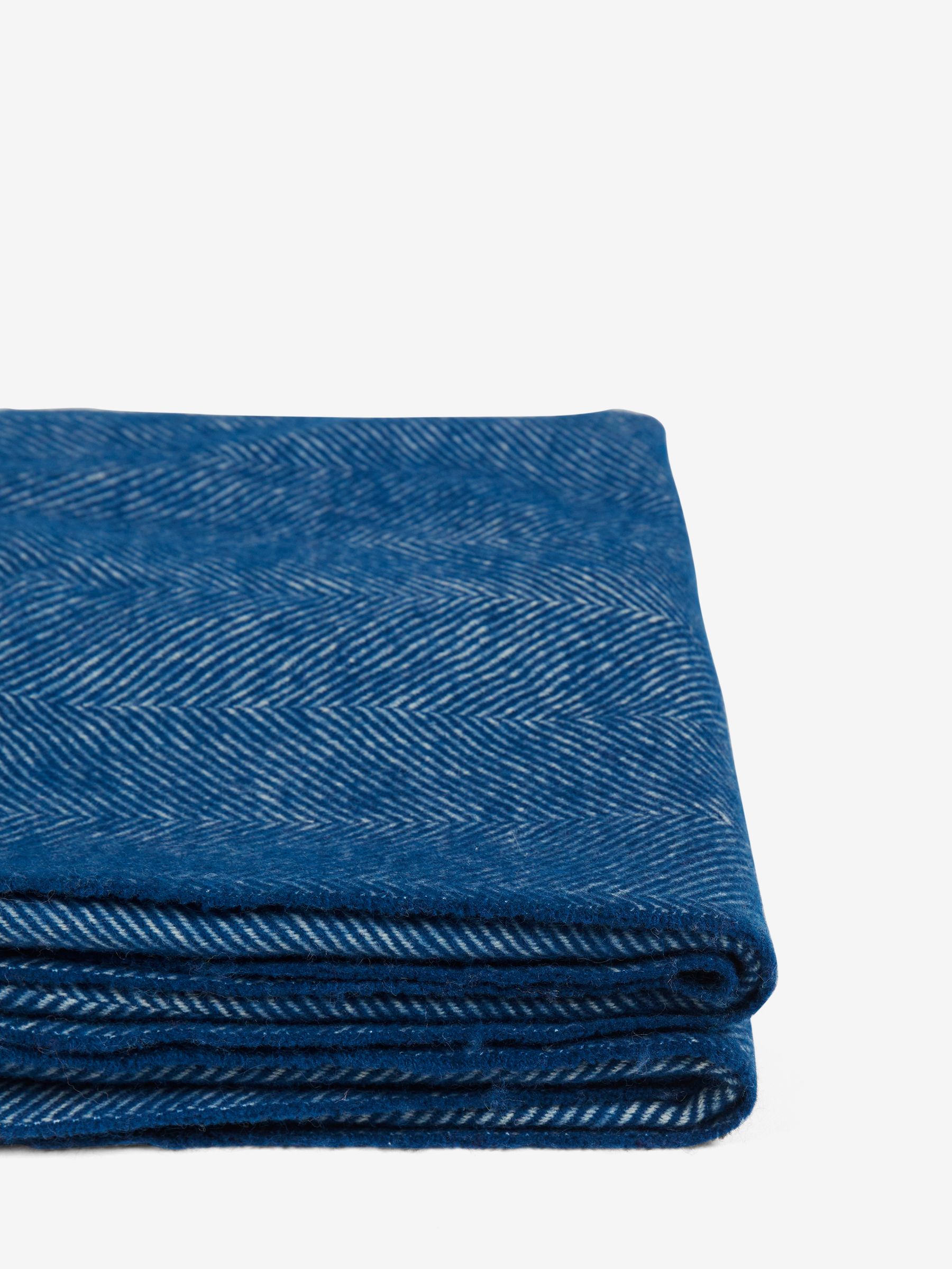 Jasper Conran London Blue Lambswool Herringbone Throw - Image 4 of 6