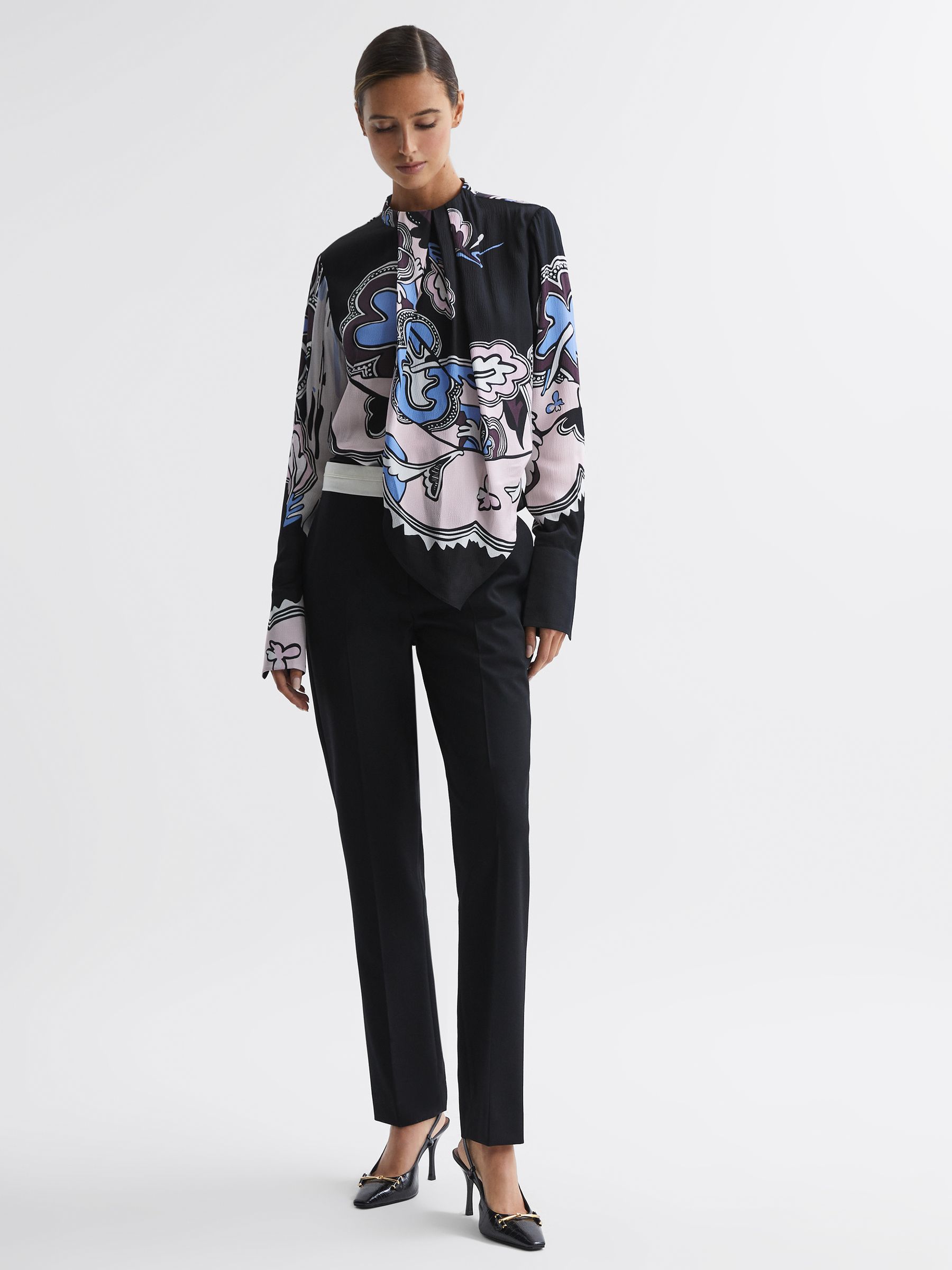 Printed Pleat Front Blouse in Black - Image 3 of 4