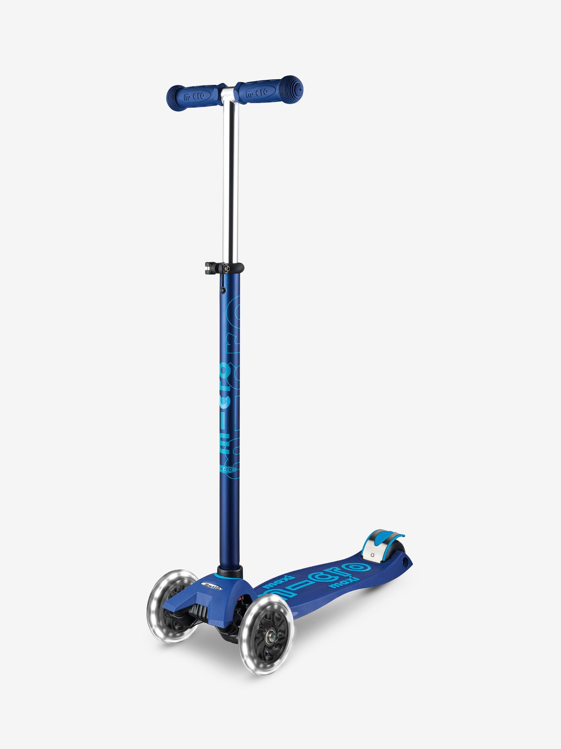 Micro Scooter Maxi Micro Deluxe LED Scooter - Image 1 of 7