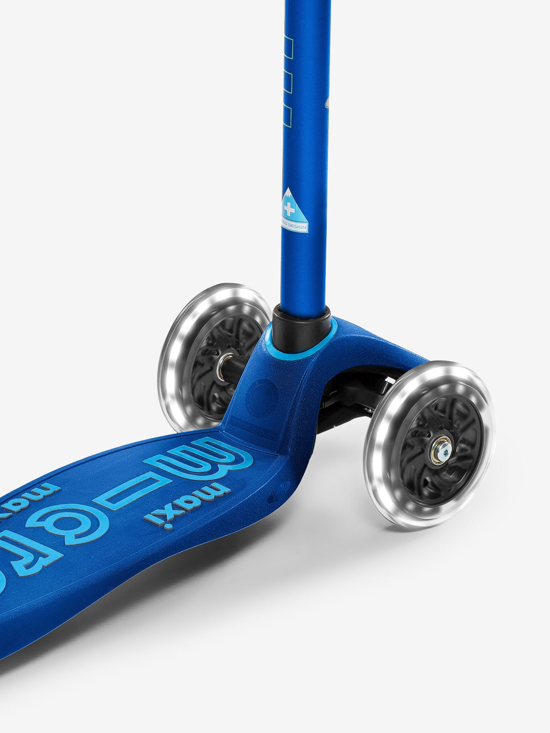 Micro Scooter Maxi Micro Deluxe LED Scooter - Image 4 of 7
