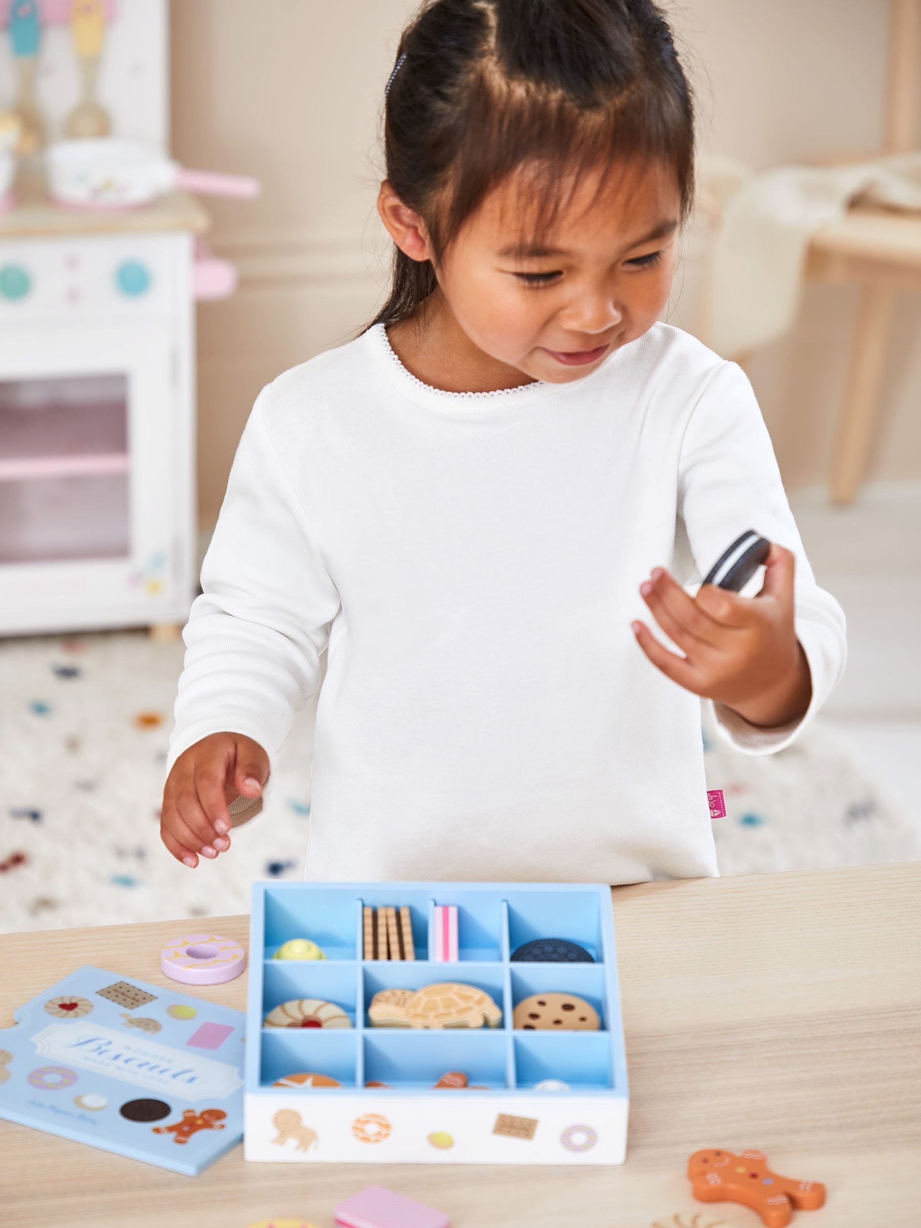 Wooden Biscuit Set - Image 6 of 7