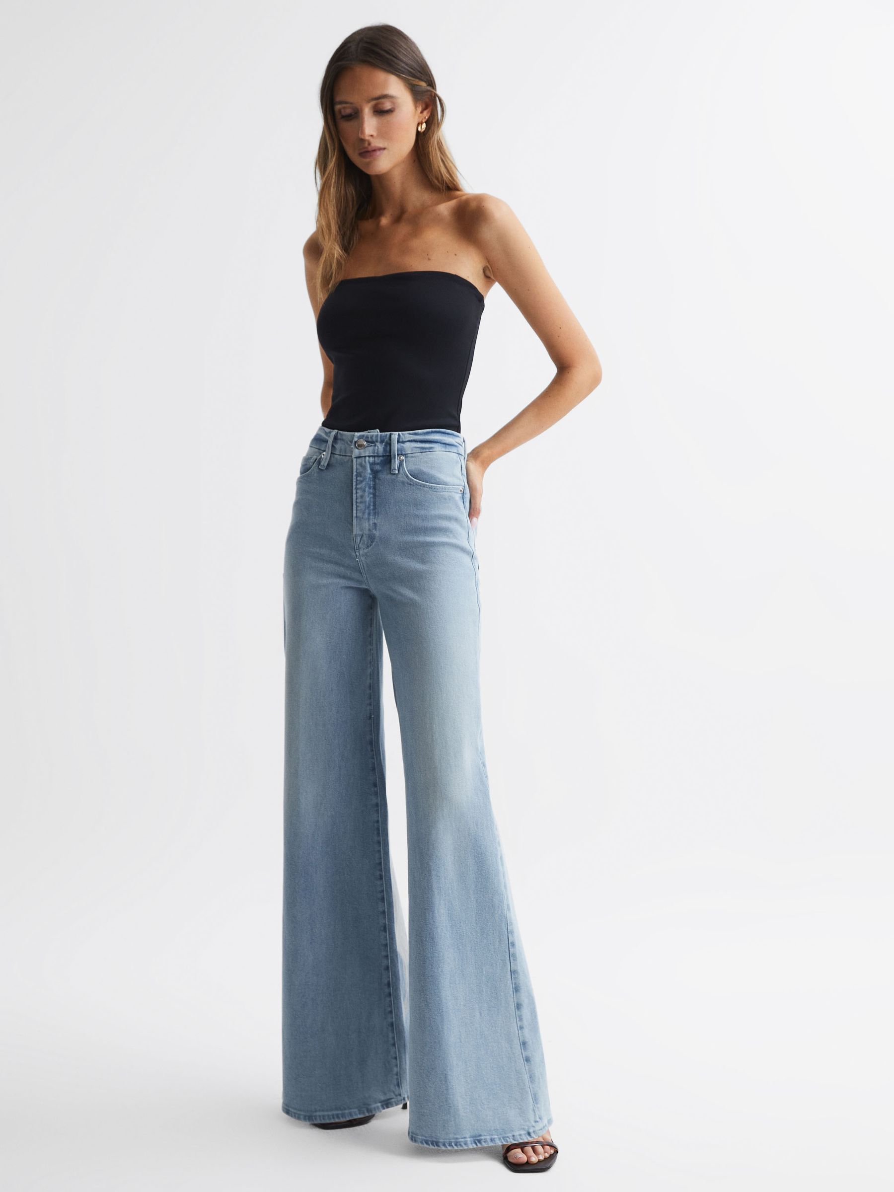 Good American High Rise Flared Jeans in Blue - Image 3 of 4