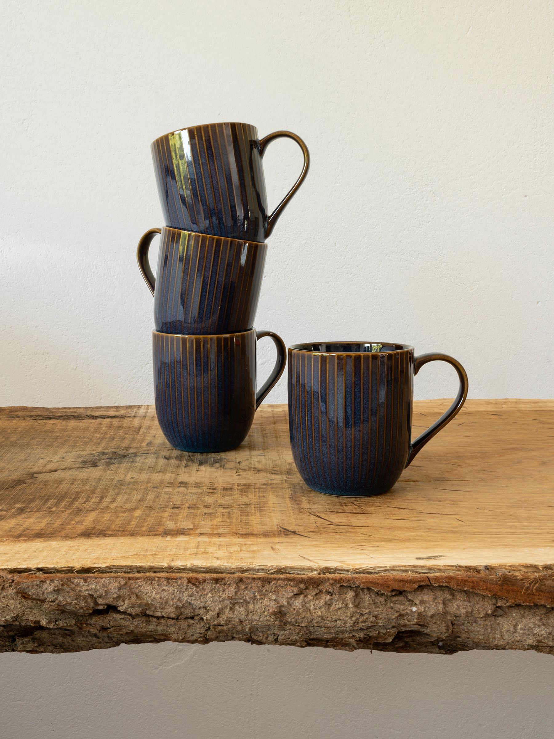 Dutch Rose Blue Sapphire Set of 4 Mugs 41cl - Image 2 of 4