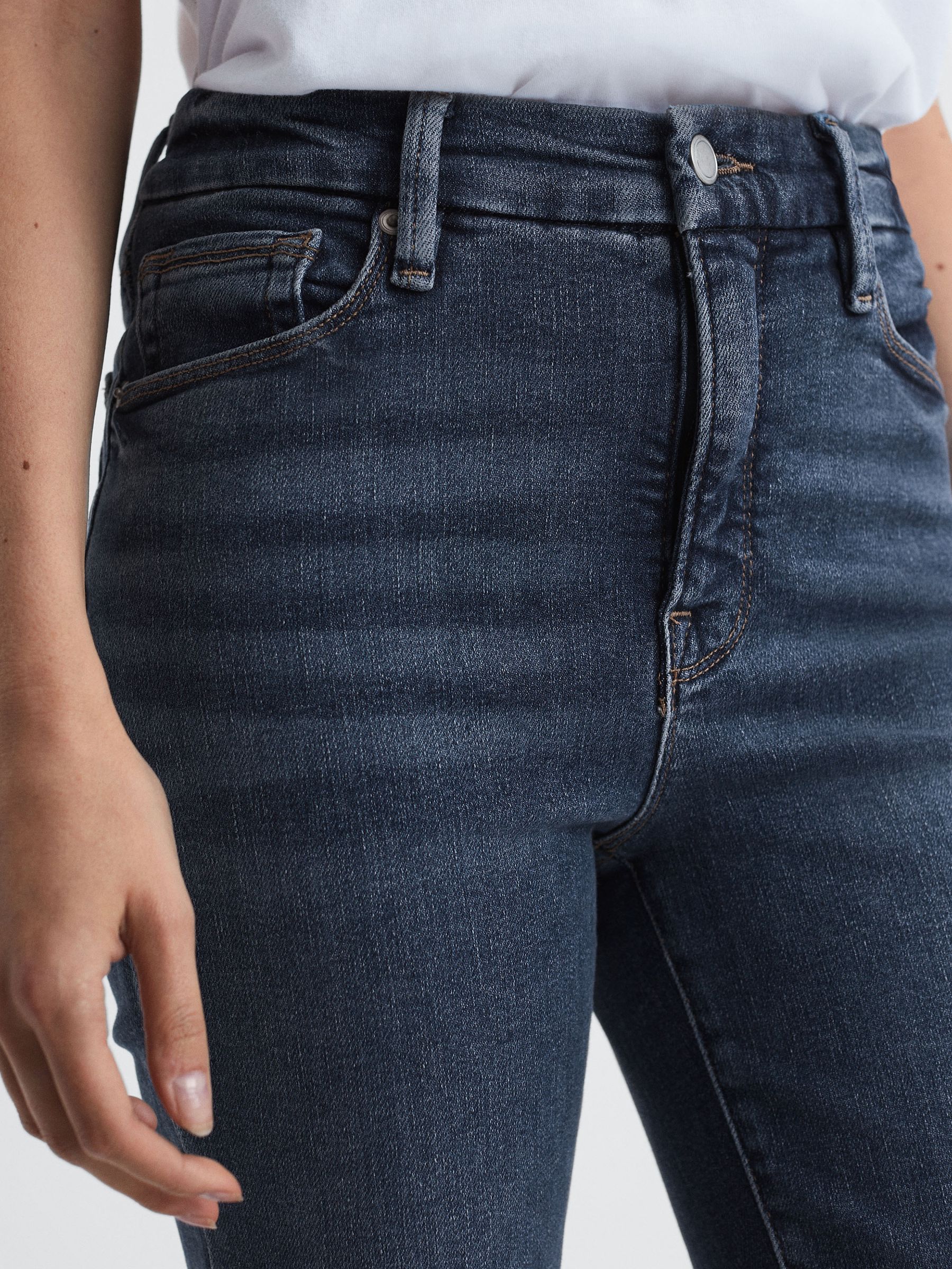 Good American High Rise Flared Jeans in Indigo - Image 4 of 6