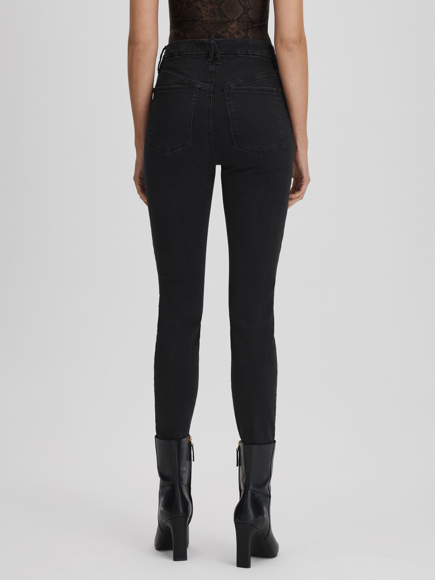 Good American Always Fits Skinny Jeans in Black - Image 5 of 6