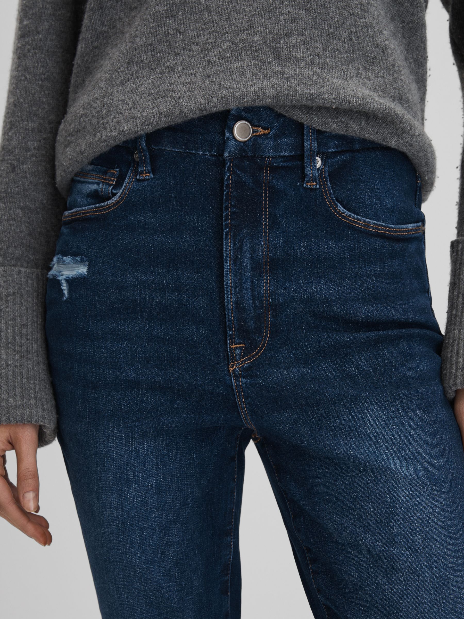 Good American Always Fits Cropped Skinny Jeans in Indigo - Image 4 of 6