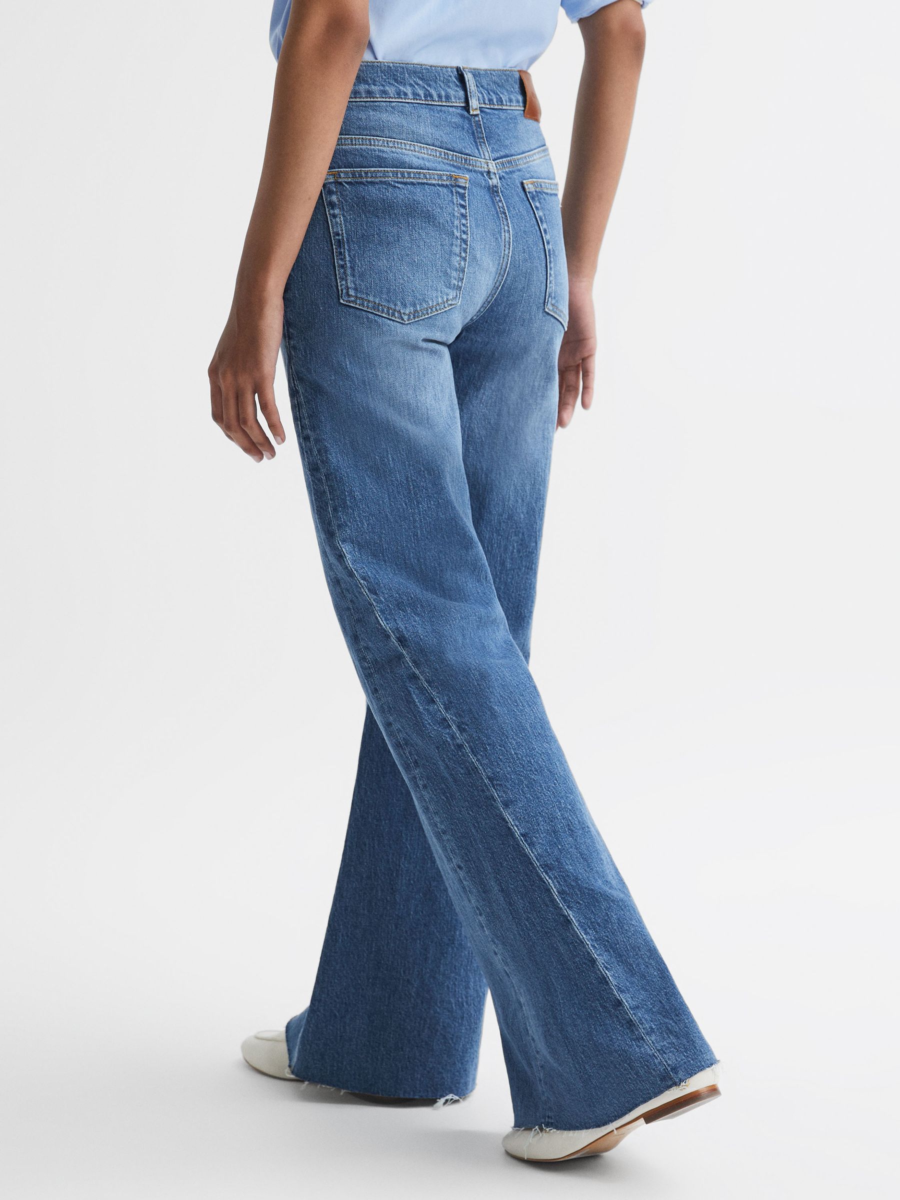 Petite Mid Rise Wide Leg Jeans in Mid Blue - Image 4 of 7