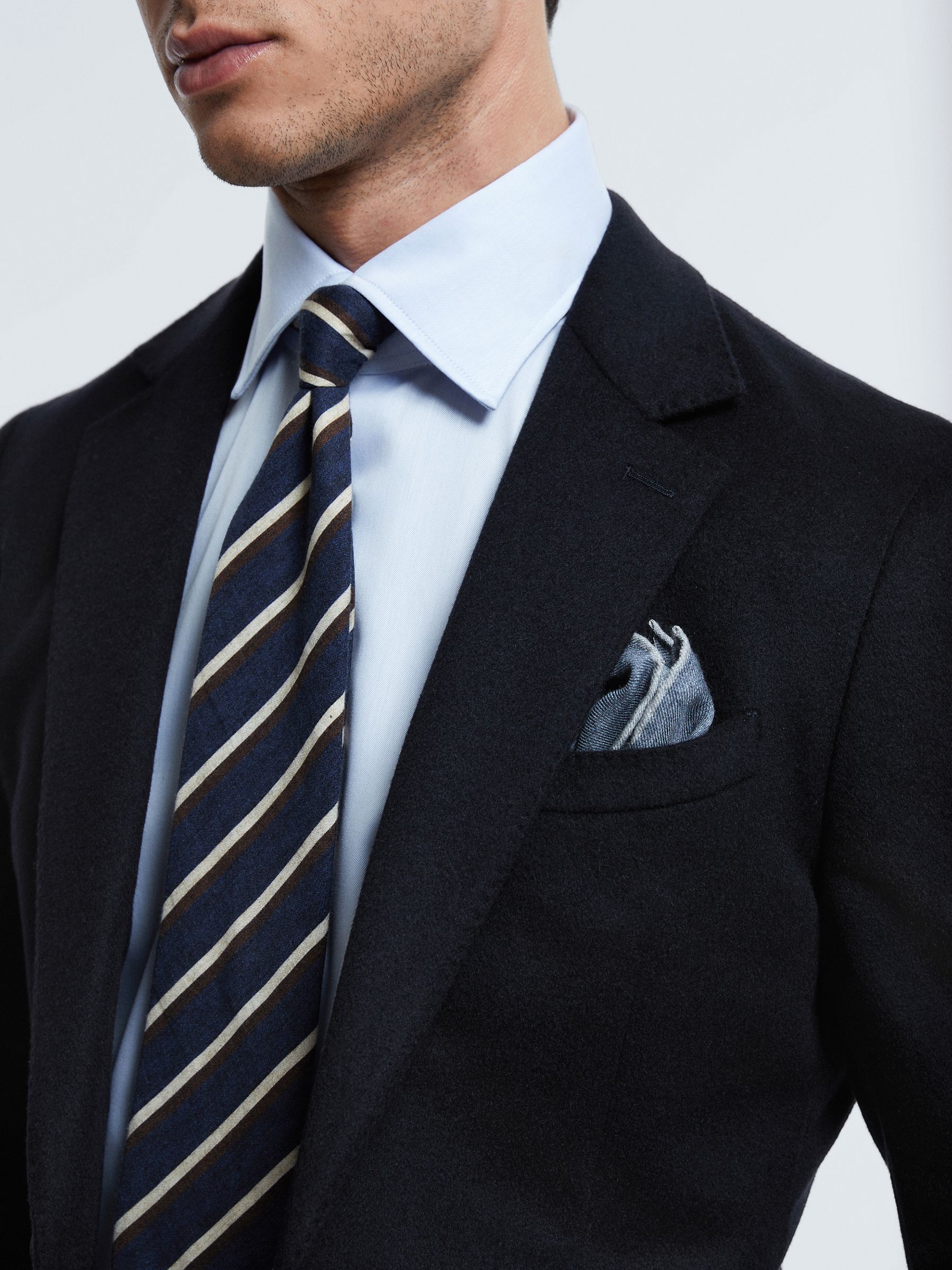 Atelier Italian Cashmere Modern Fit Single Breasted Blazer in Navy - Image 4 of 7
