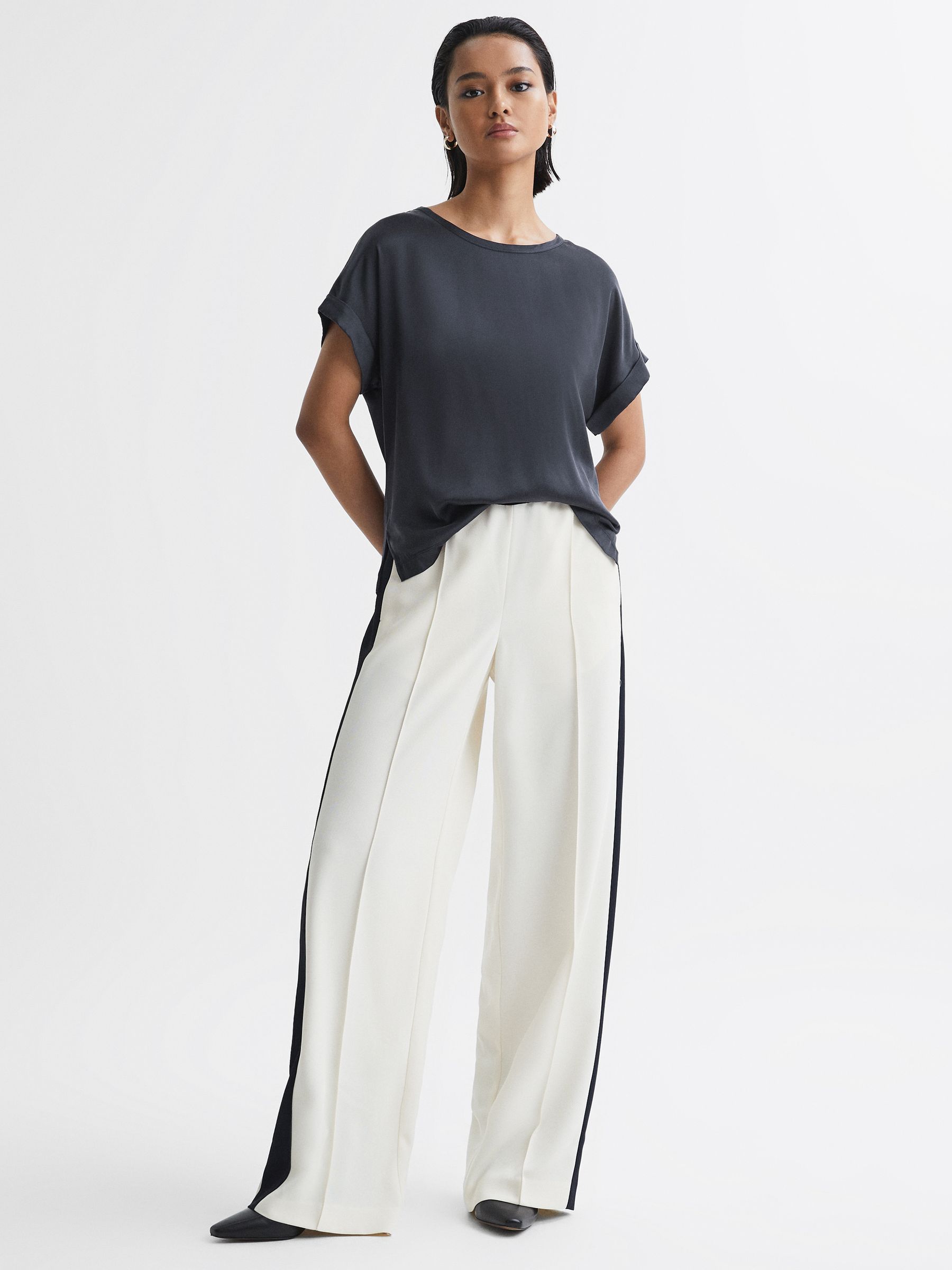 Silk Front Crew Neck T-Shirt in Navy - Image 3 of 5