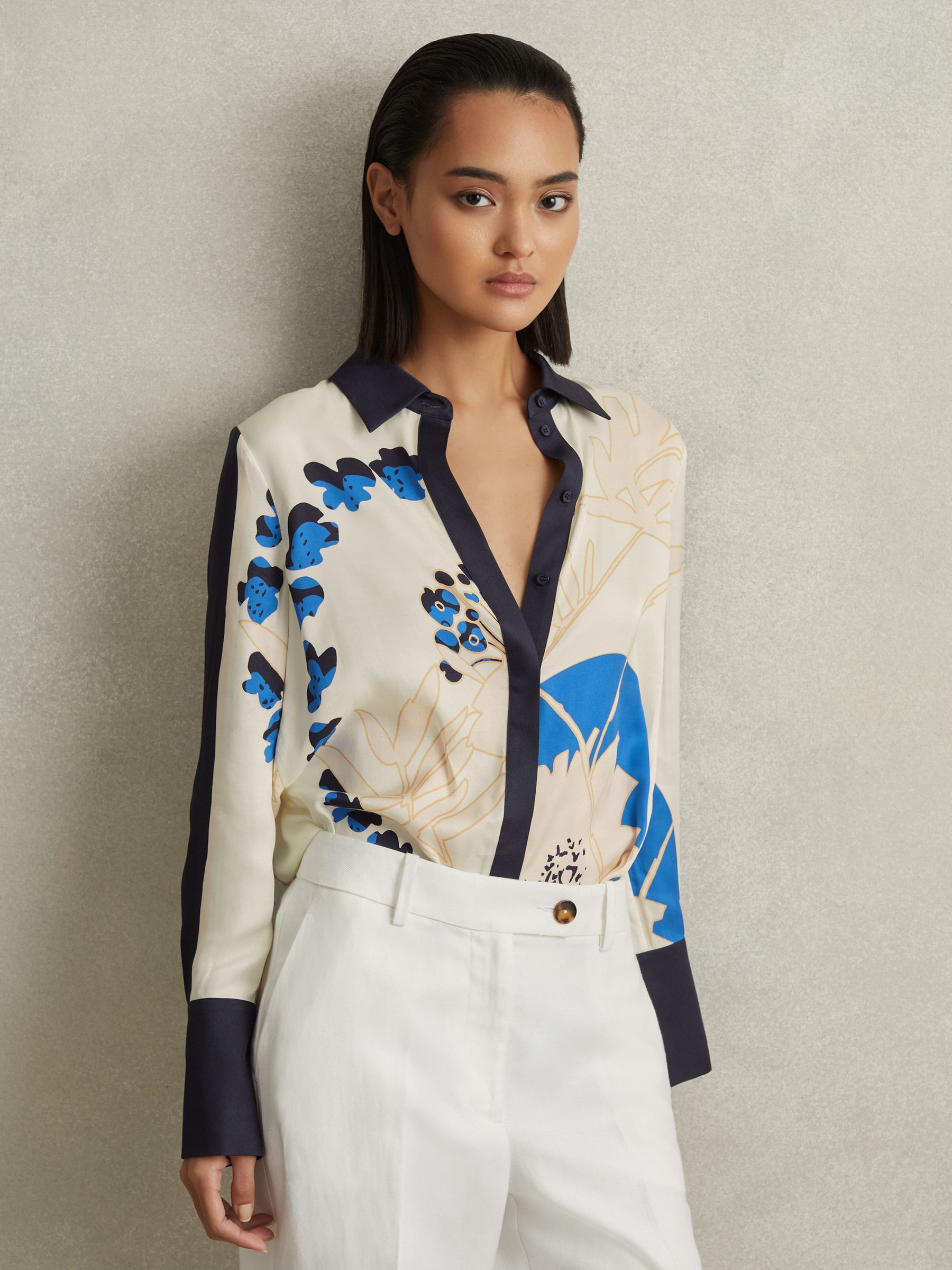 Printed Split Hem Shirt in Navy/Blue - Image 3 of 6
