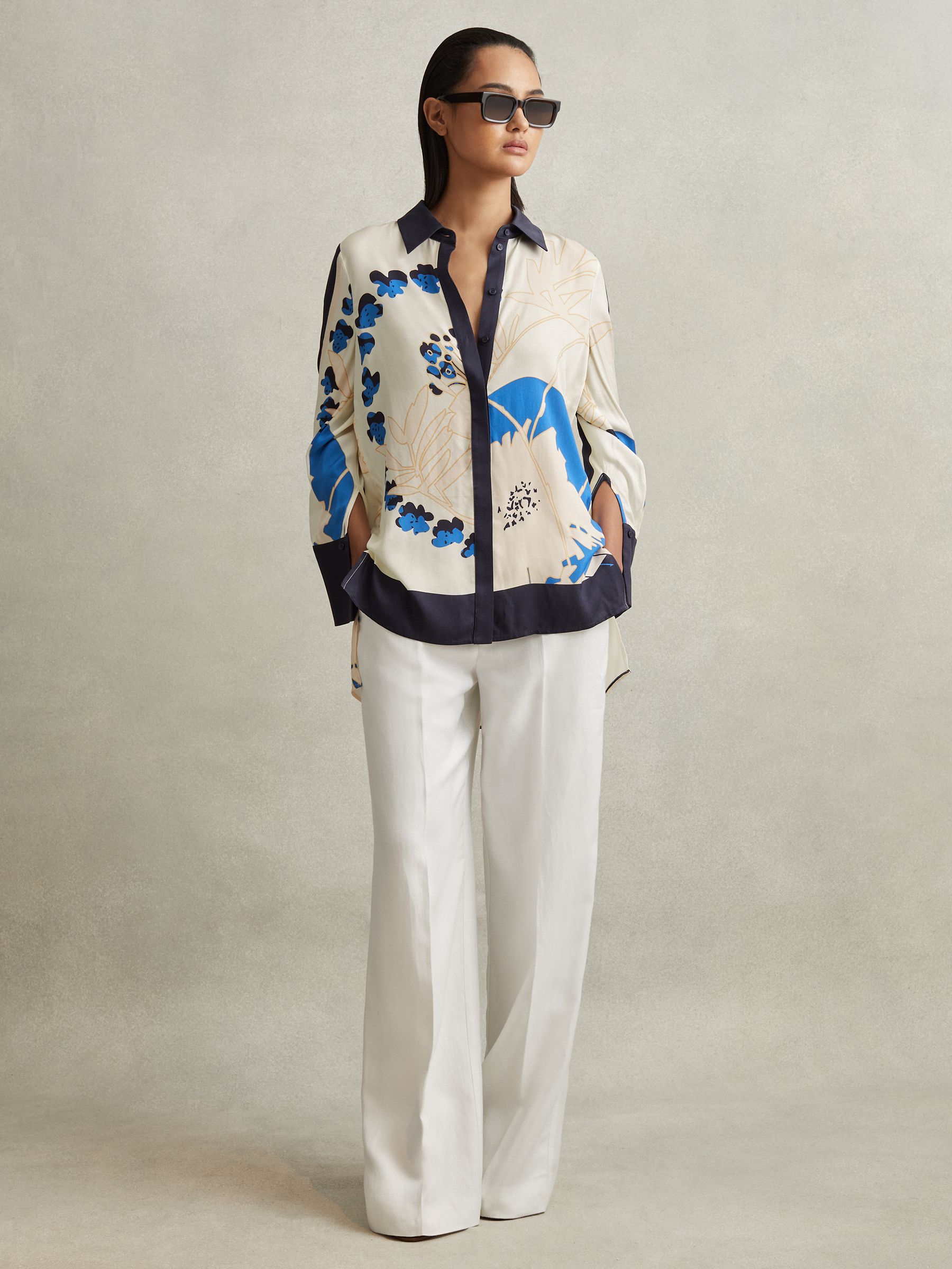 Printed Split Hem Shirt in Navy/Blue - Image 4 of 6