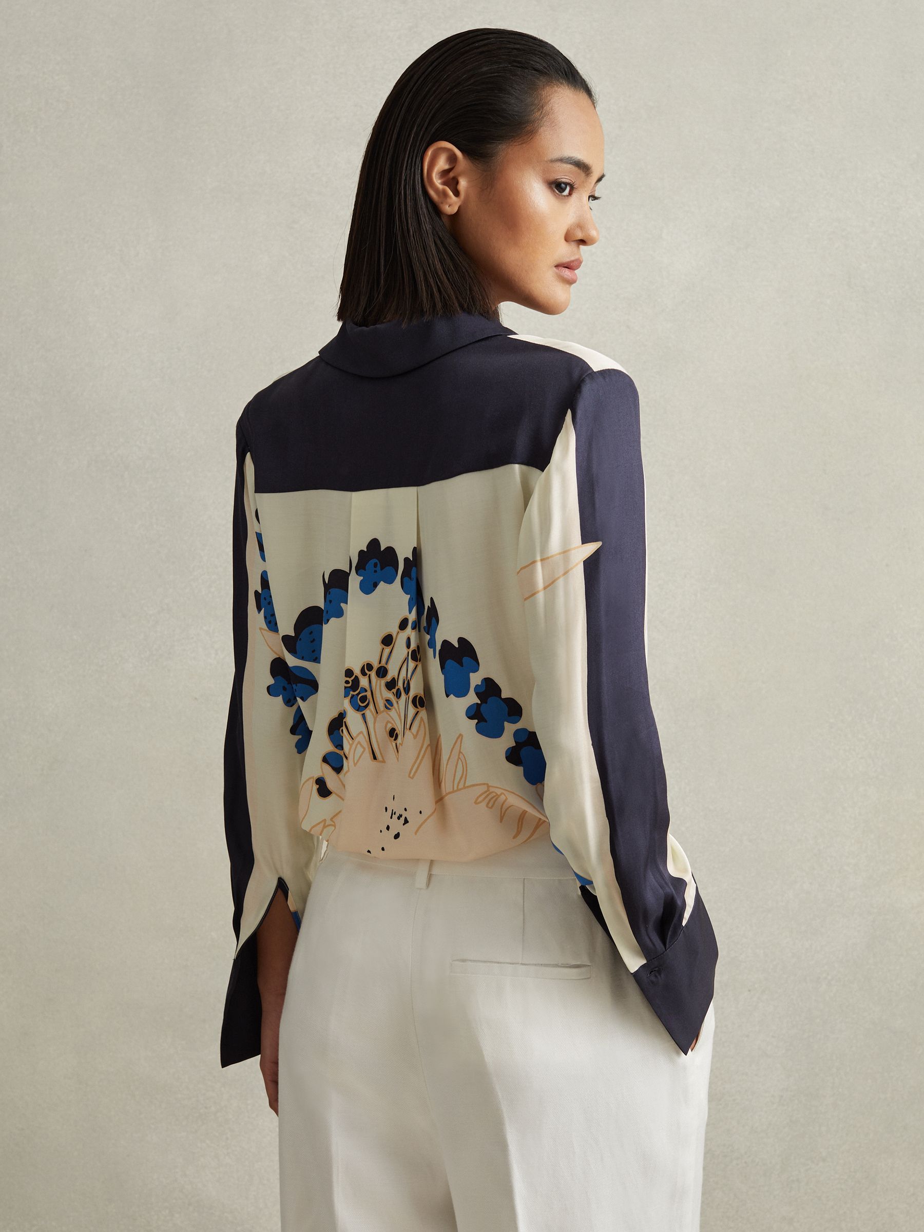Printed Split Hem Shirt in Navy/Blue - Image 5 of 6