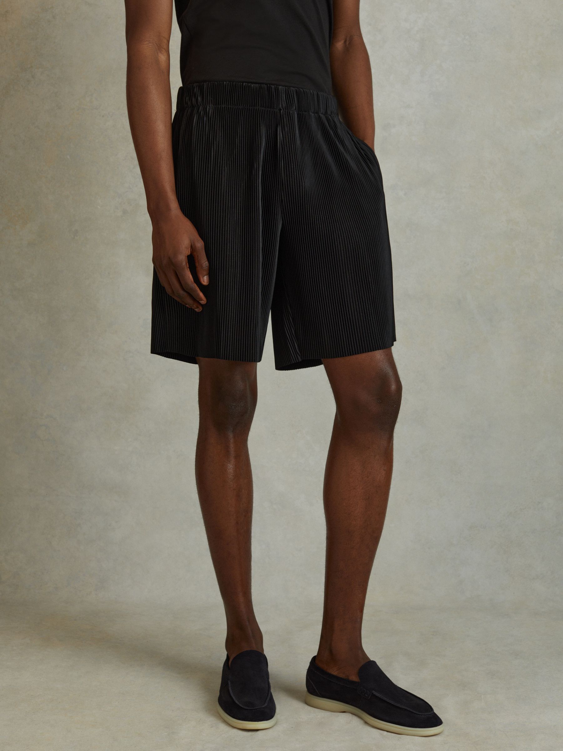 Elasticated Plisse Shorts in Black - Image 3 of 5