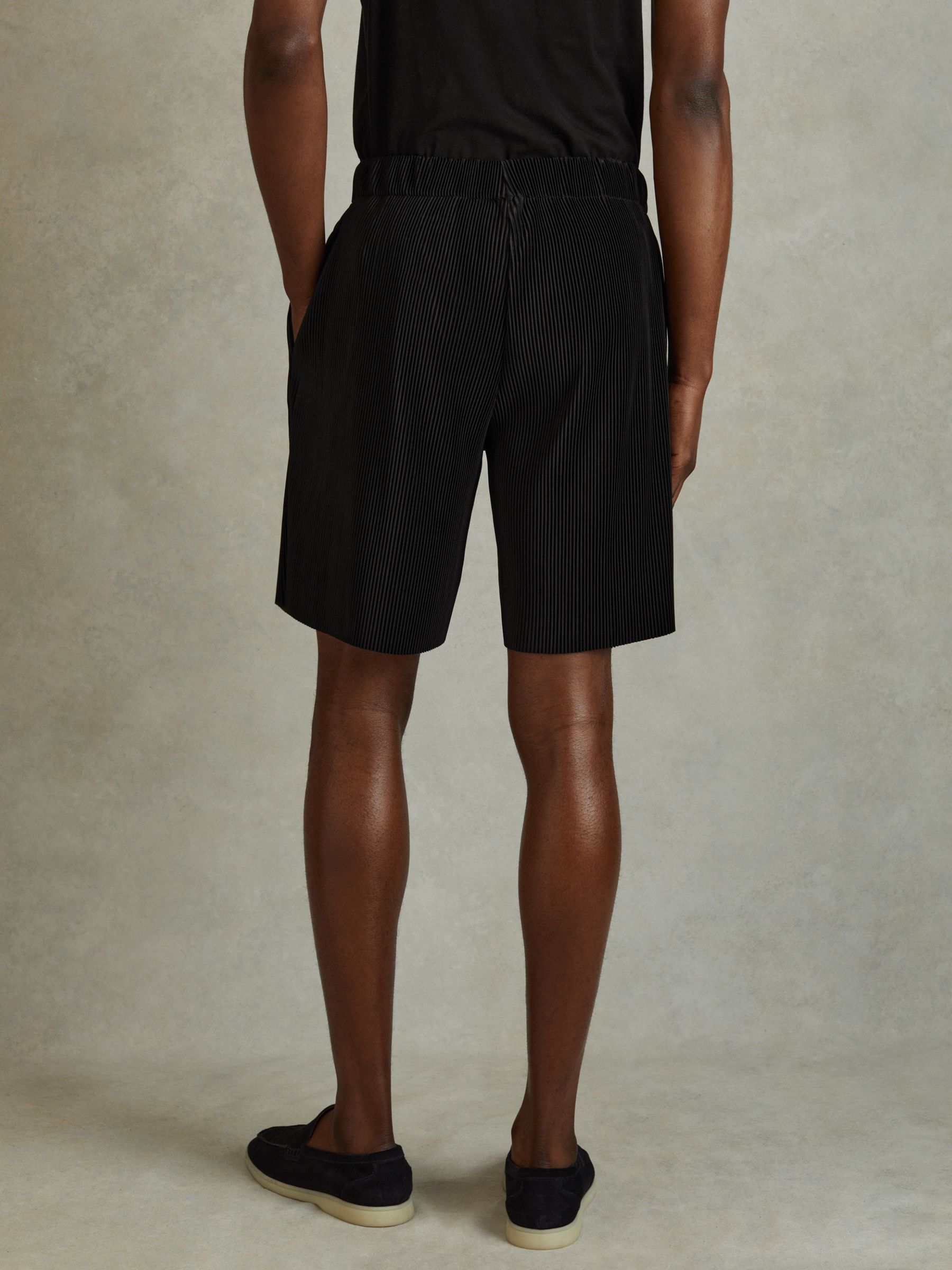 Elasticated Plisse Shorts in Black - Image 4 of 5
