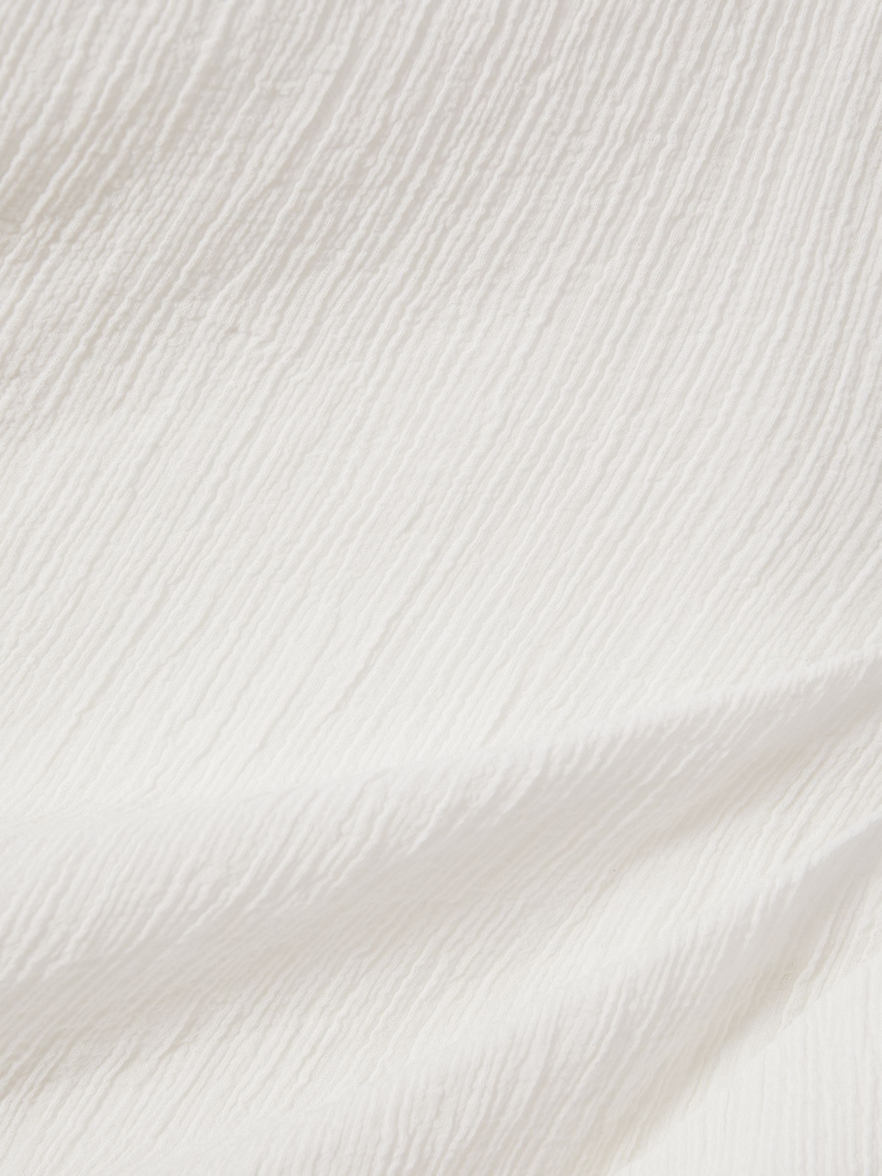 Anna Quan - Lange witte jurk met blote schouder en textuur - Afbeelding 6 van 6