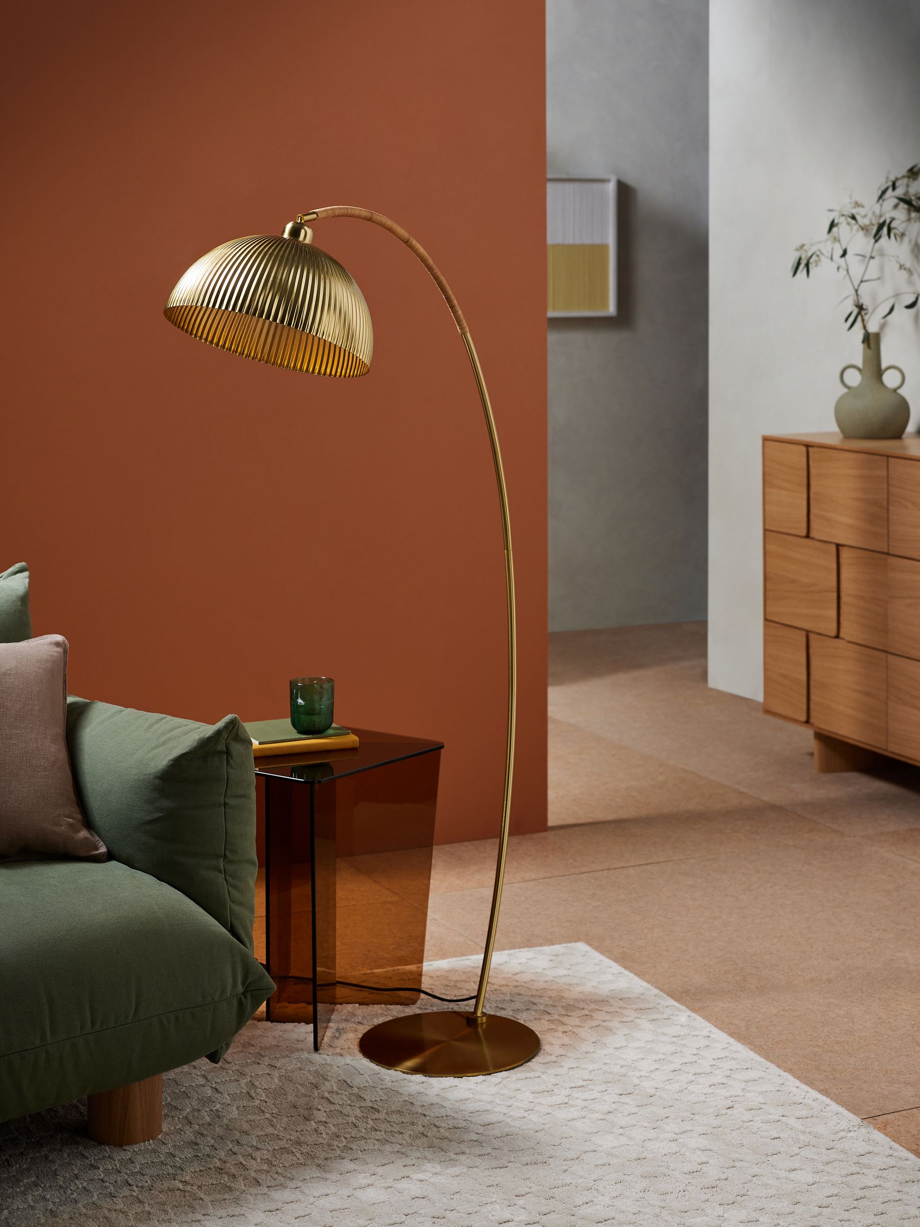 Shell Floor Lamp in Brass - Image 1 of 5